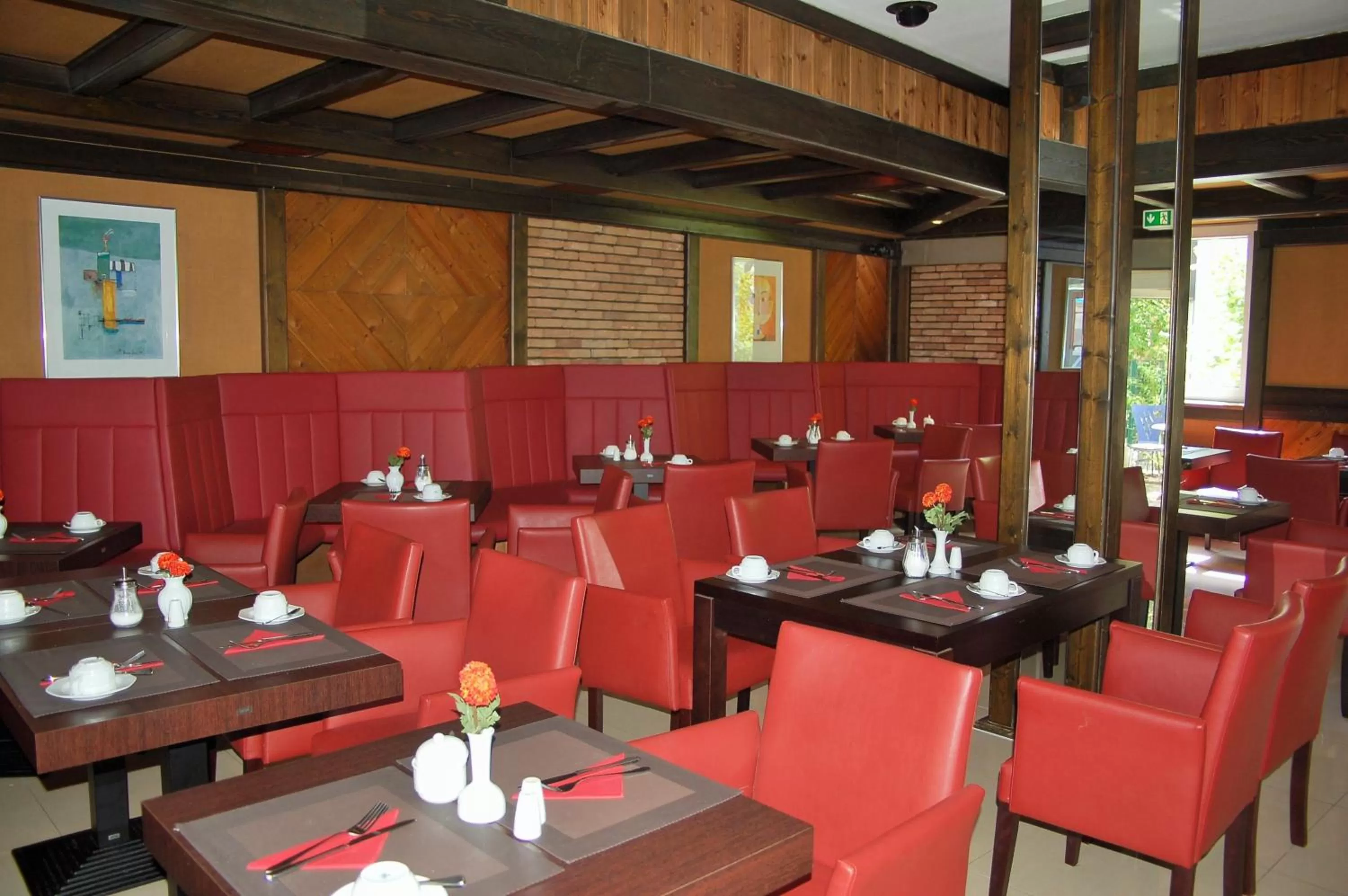 Restaurant/Places to Eat in Hotel Lorien