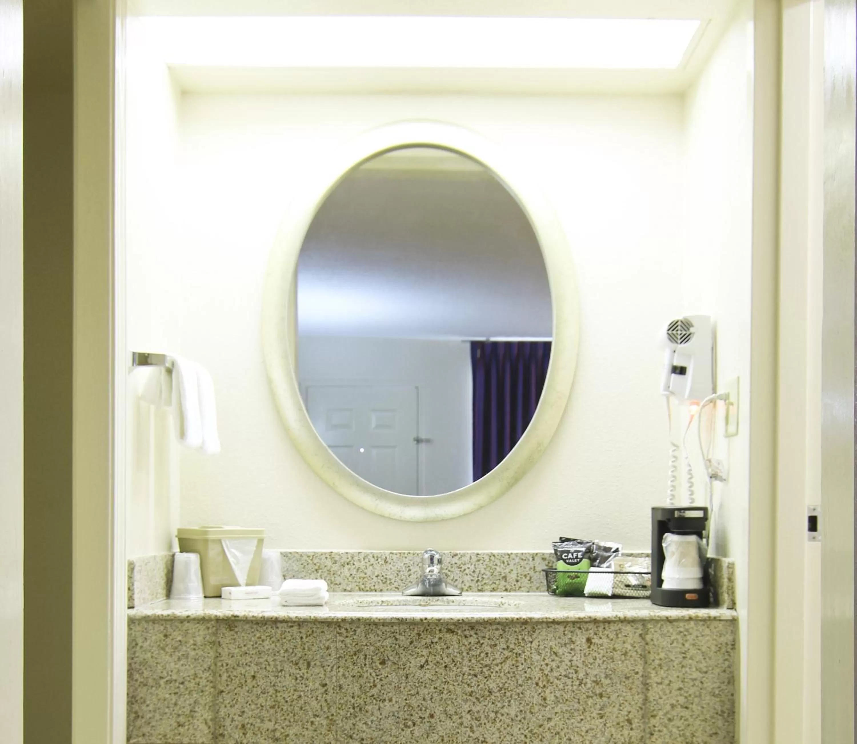 Bathroom in Red Roof Inn Somerset, KY