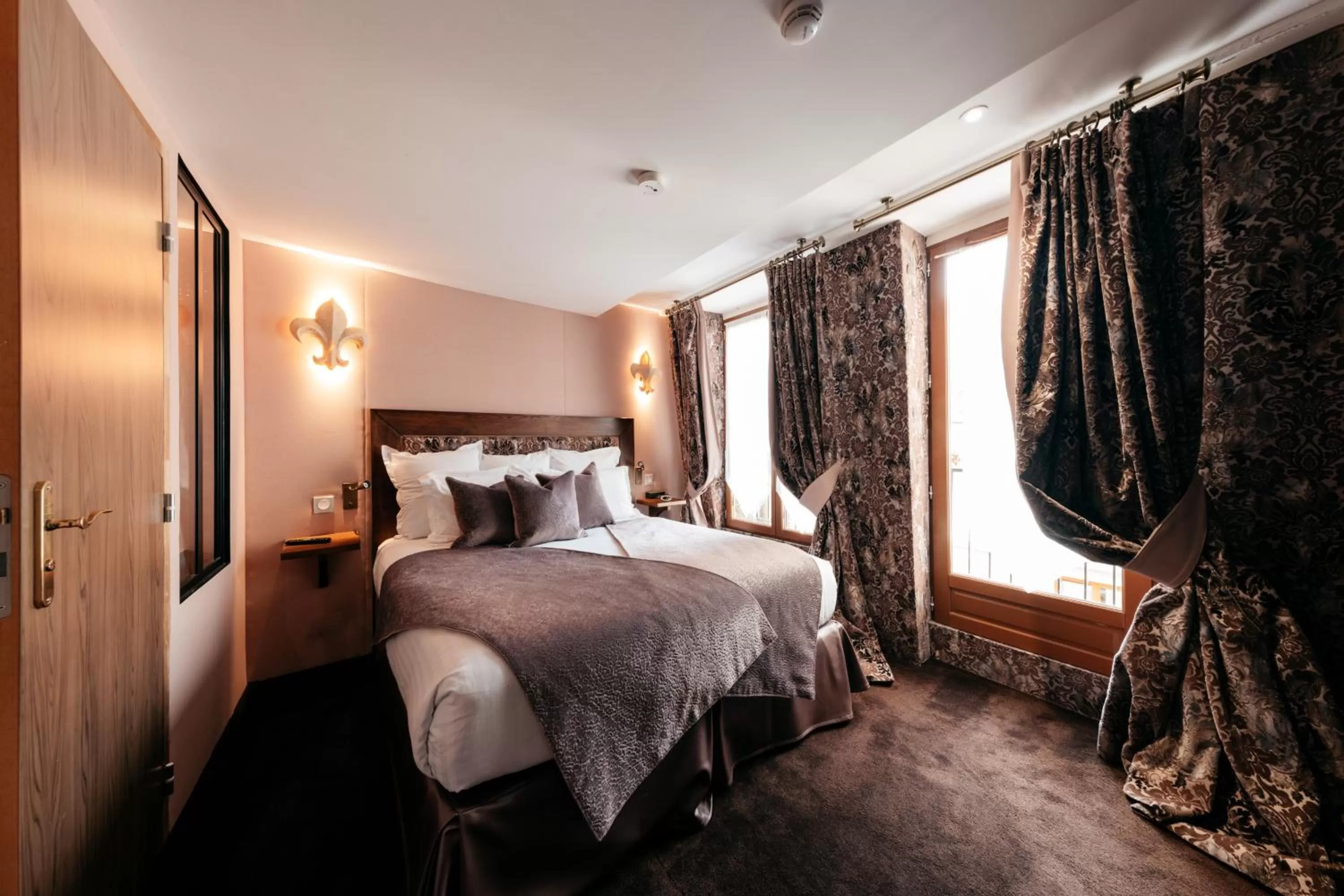 Bedroom, Bed in Le Temple De Jeanne