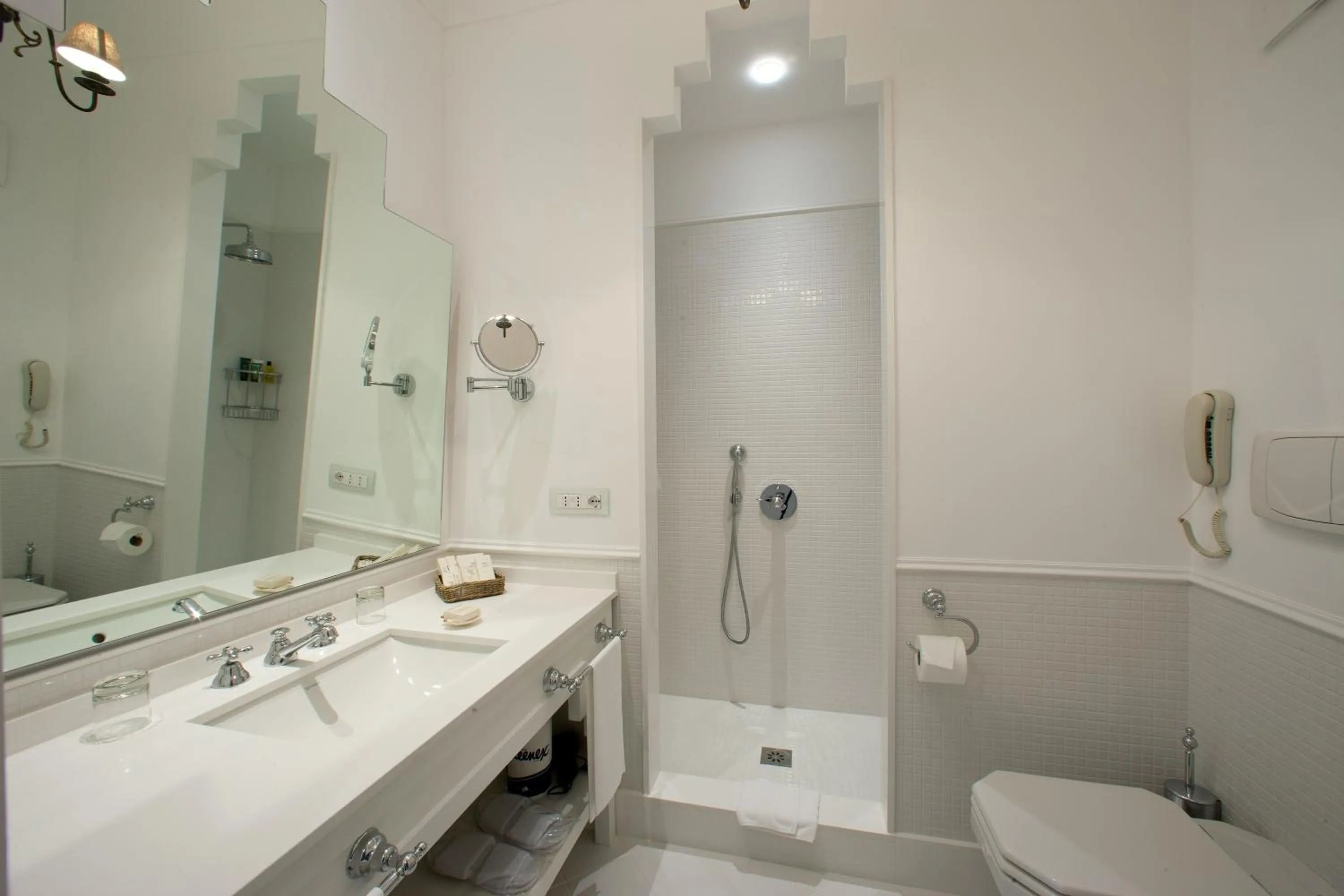 Bathroom in Bellevue Syrene