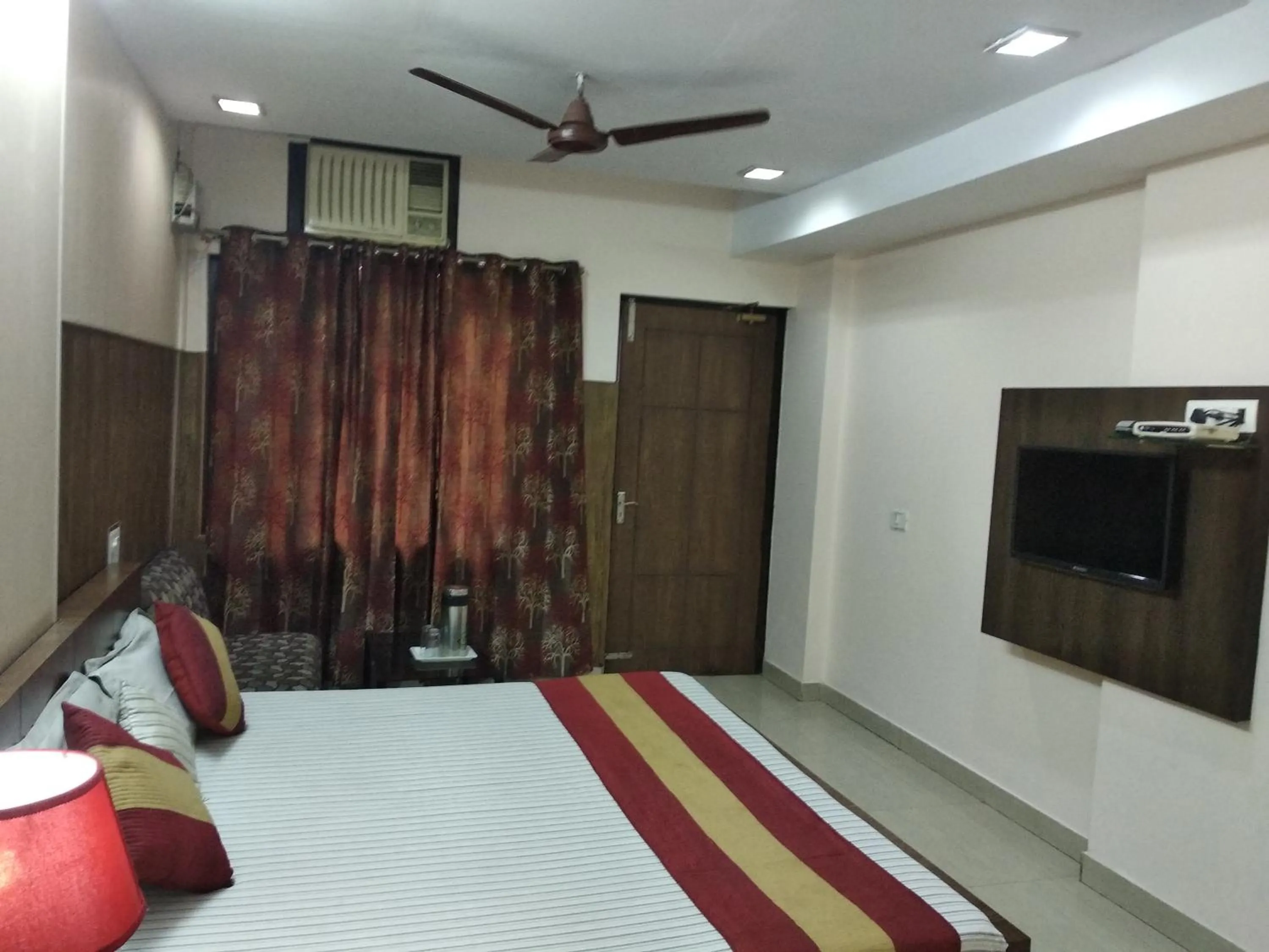 Photo of the whole room, Bed in Hotel Palace