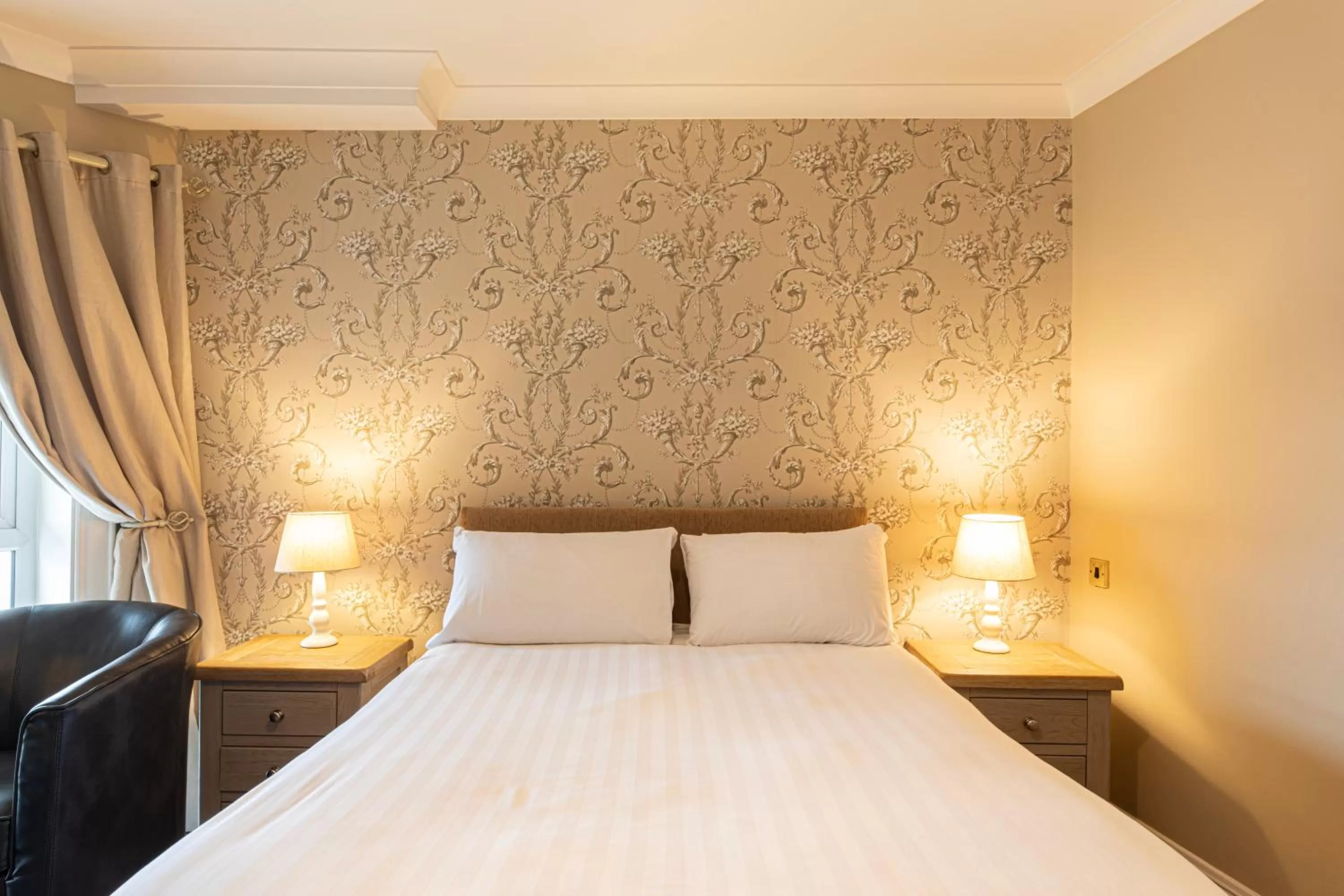 Bedroom, Bed in Ballina Manor Hotel