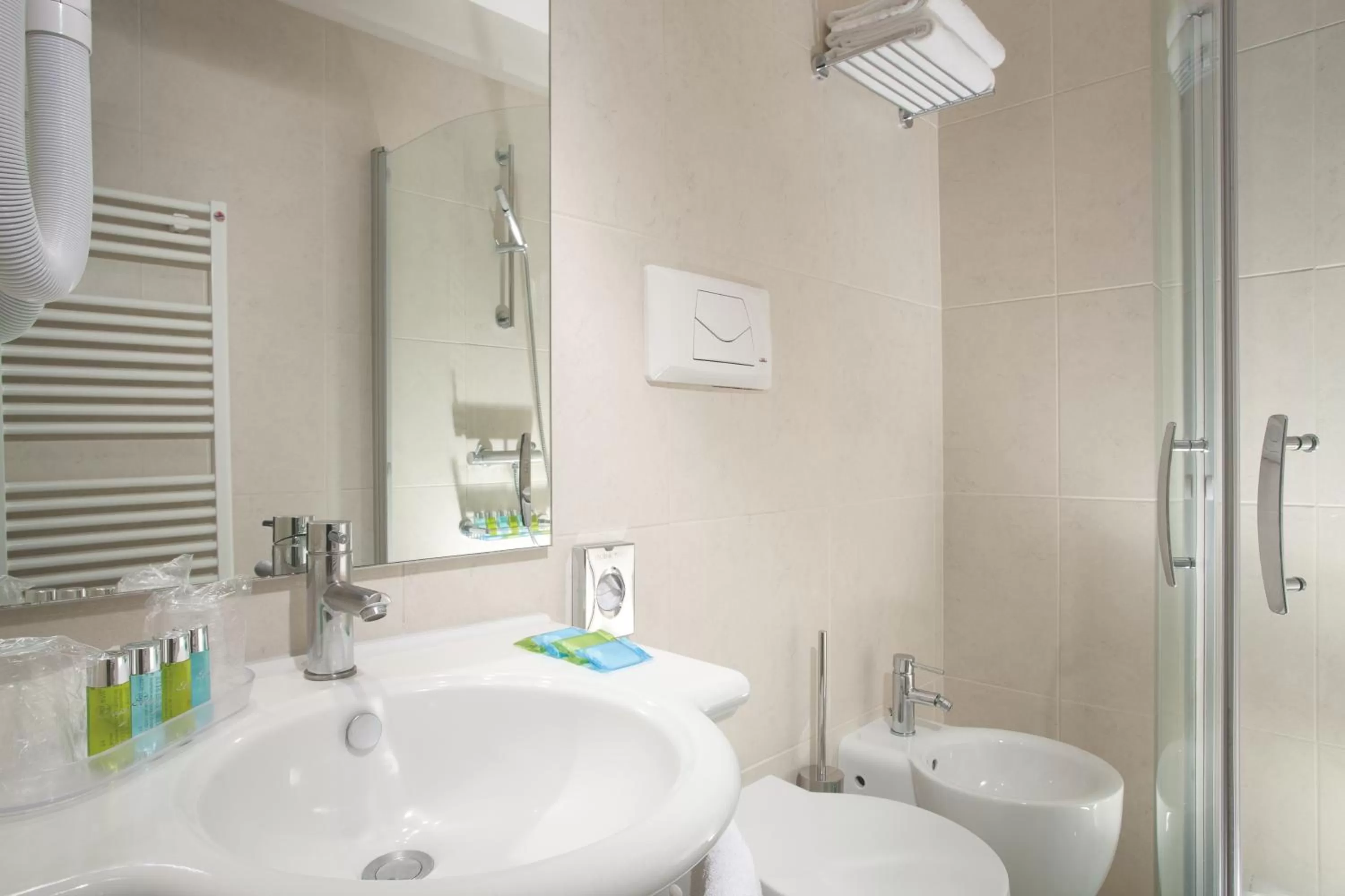 Bathroom in Hotel Delfino Venezia Mestre