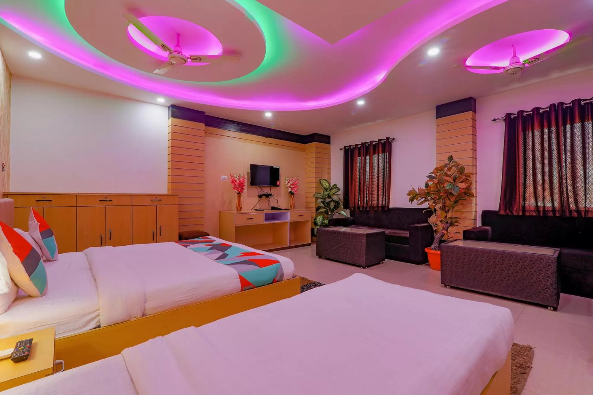 Photo of the whole room, Bed in Via Moti Mahal - Sarnath museum