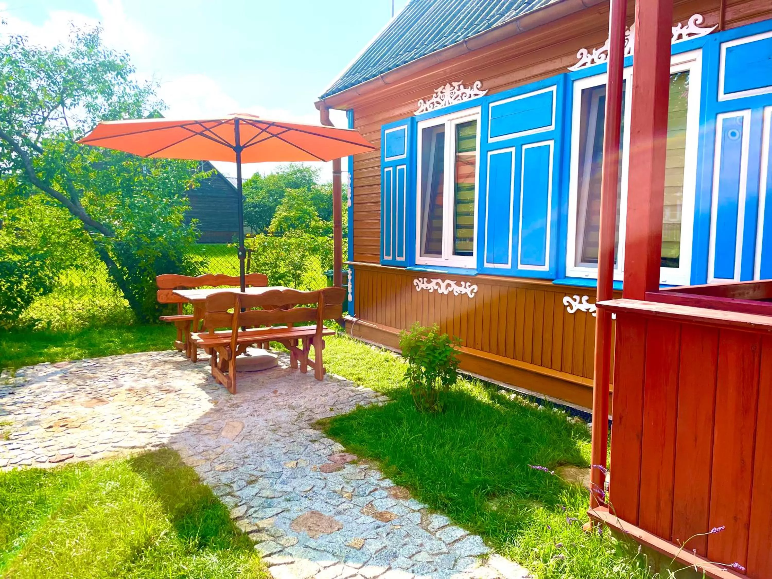 CHATA OTWARTYCH OKIENNIC Pokoje Gościnne