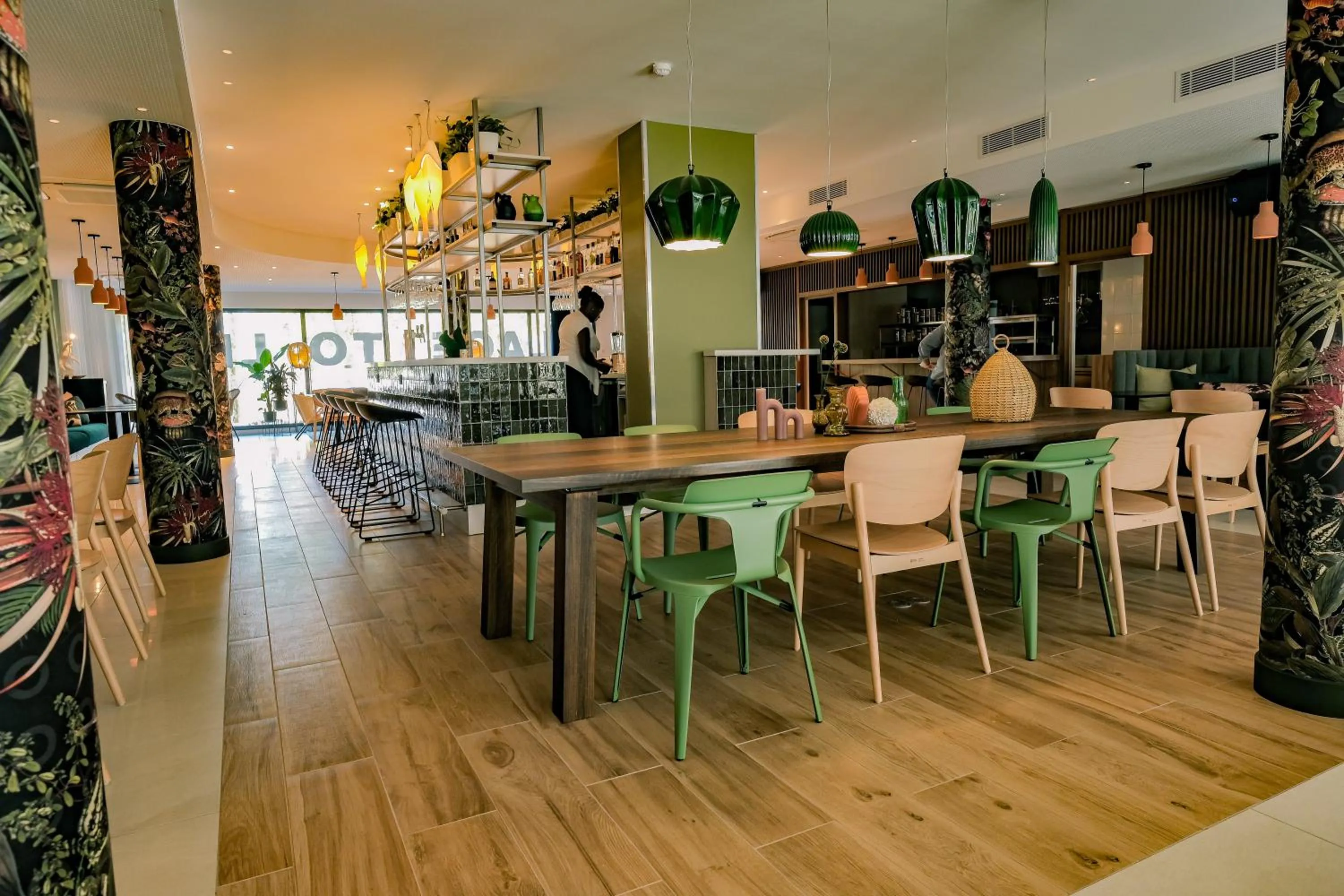 Restaurant/places to eat in Live Hotels Bordeaux Lac