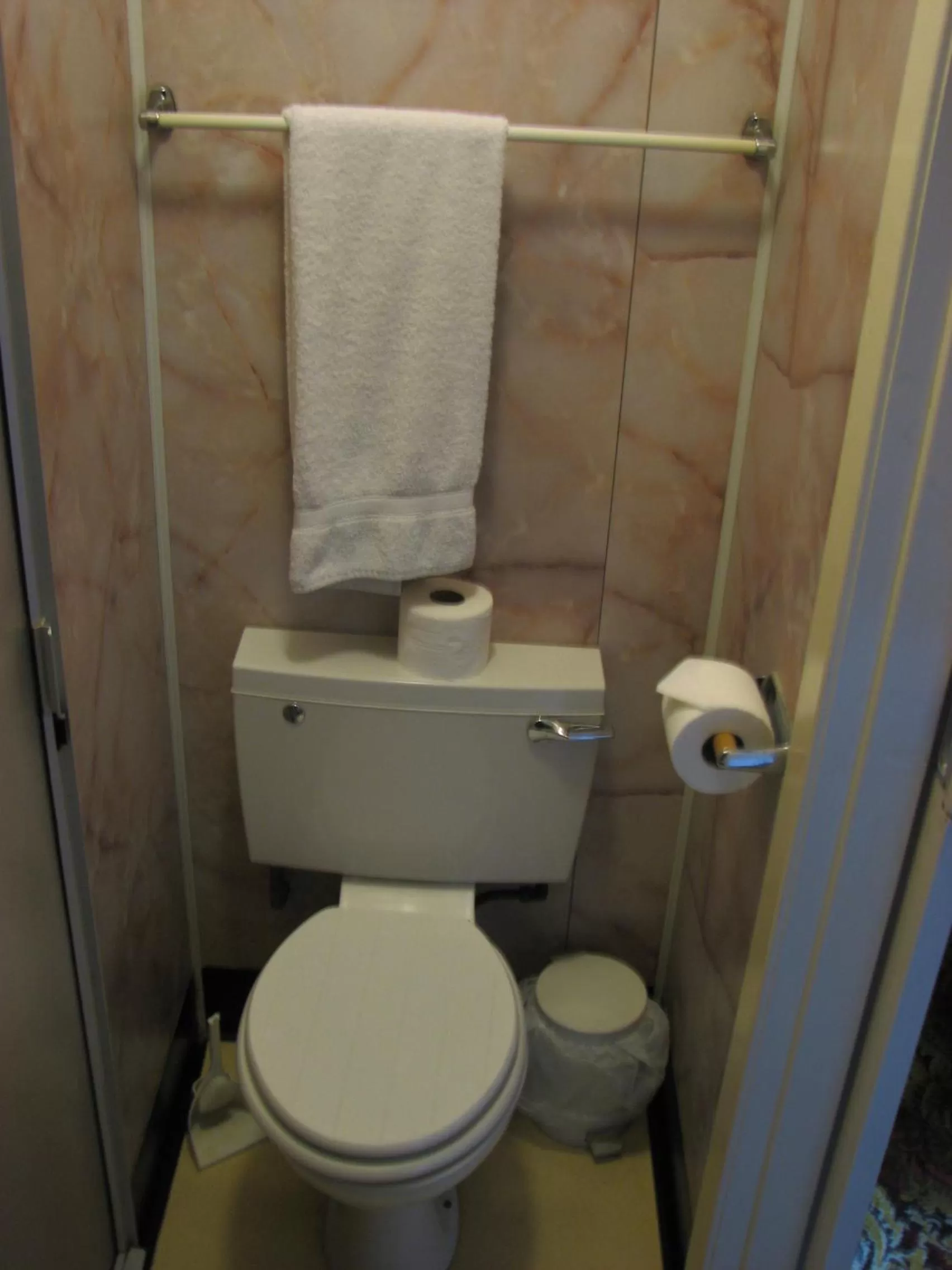 Bathroom in Lancaster Hotel