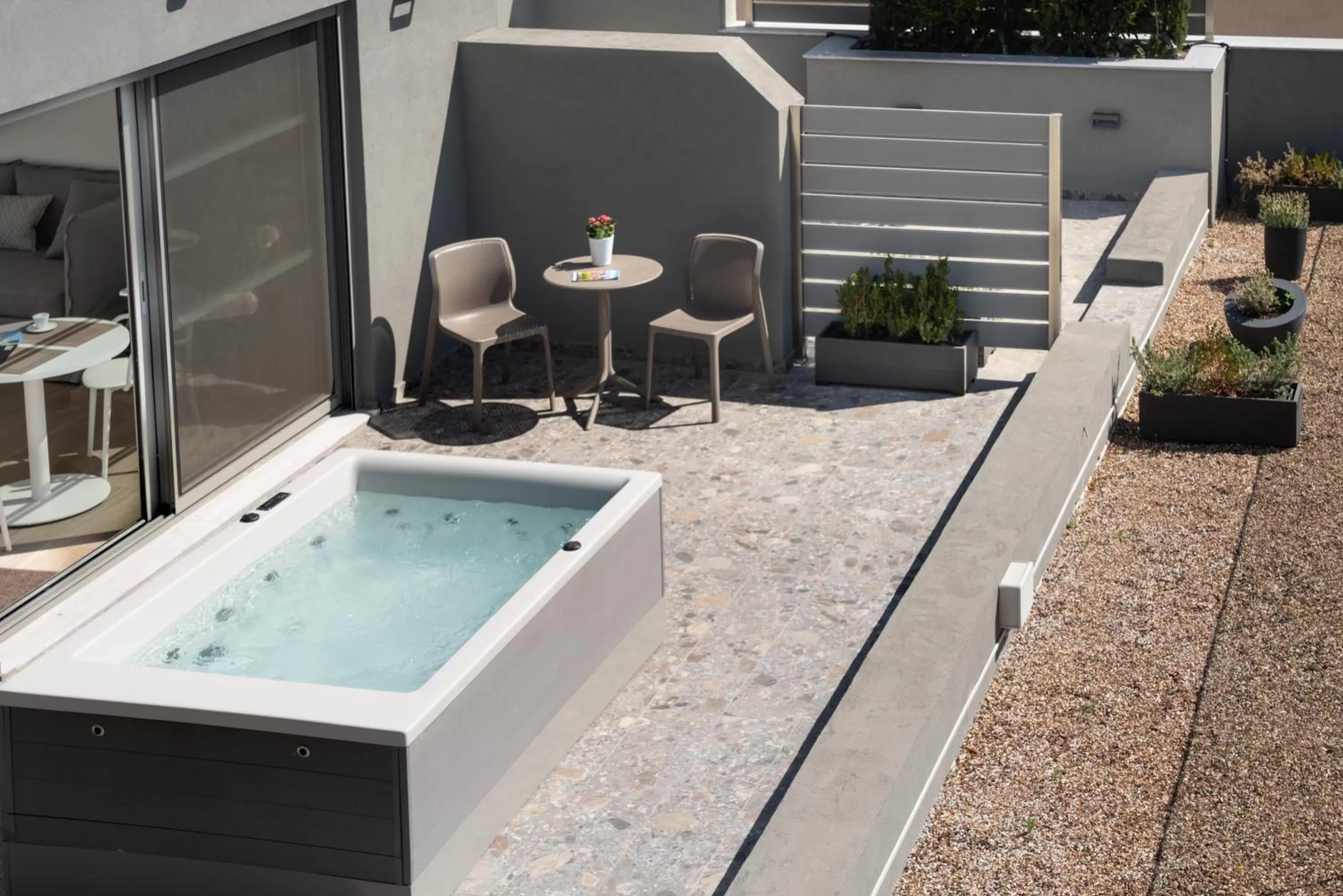 Hot Tub in Athens Hill Luxury Apartments