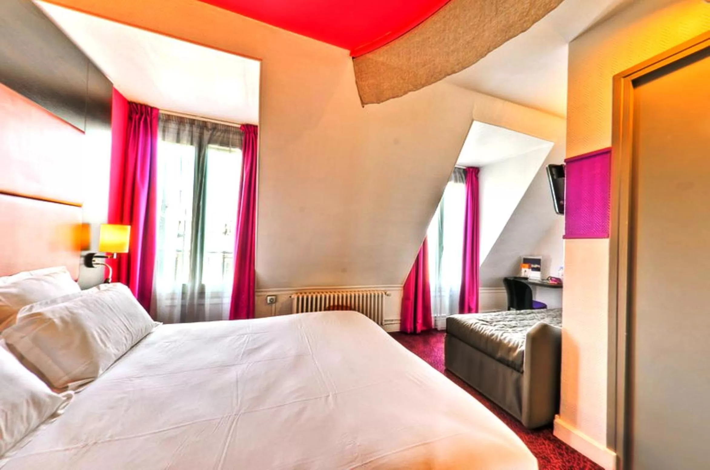 Photo of the whole room, Bed in Ibis Styles Paris Pigalle Montmartre