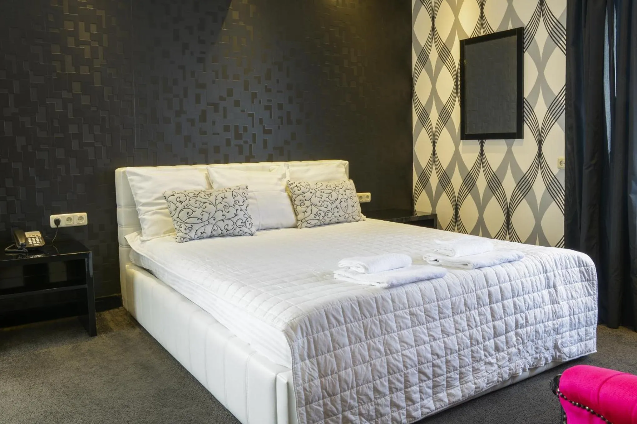 Bed in Hotel Zwanenburg Amsterdam Airport