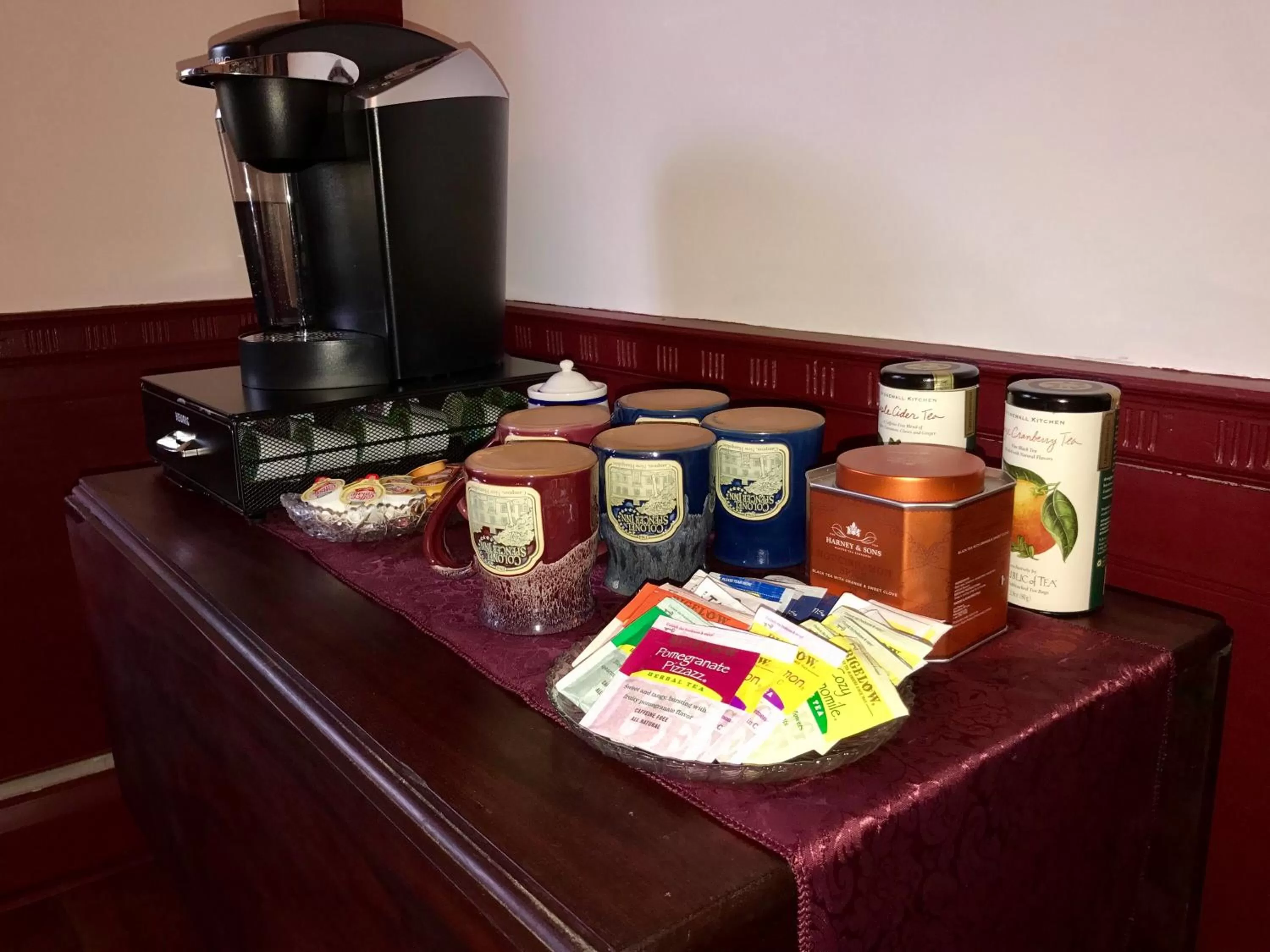 Coffee/tea facilities in Colonel Spencer Inn