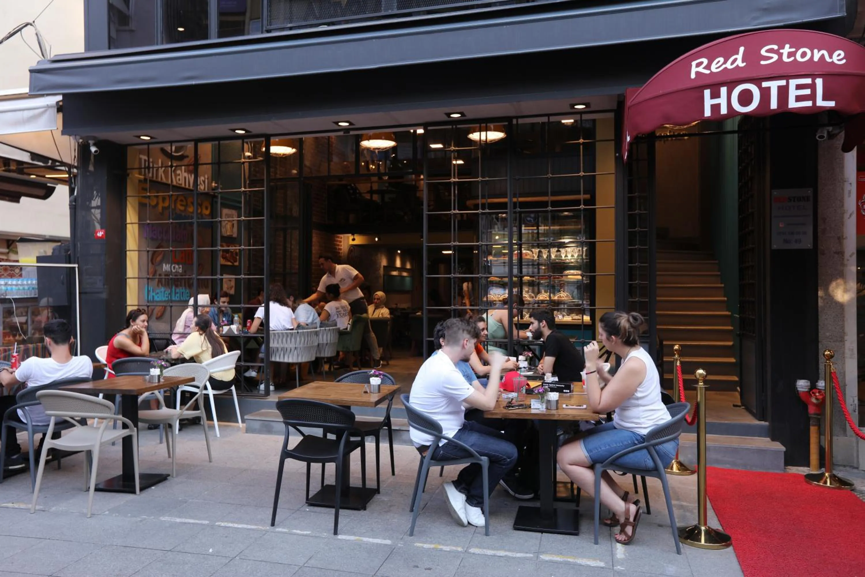 Restaurant/places to eat in Red Stone Hotel