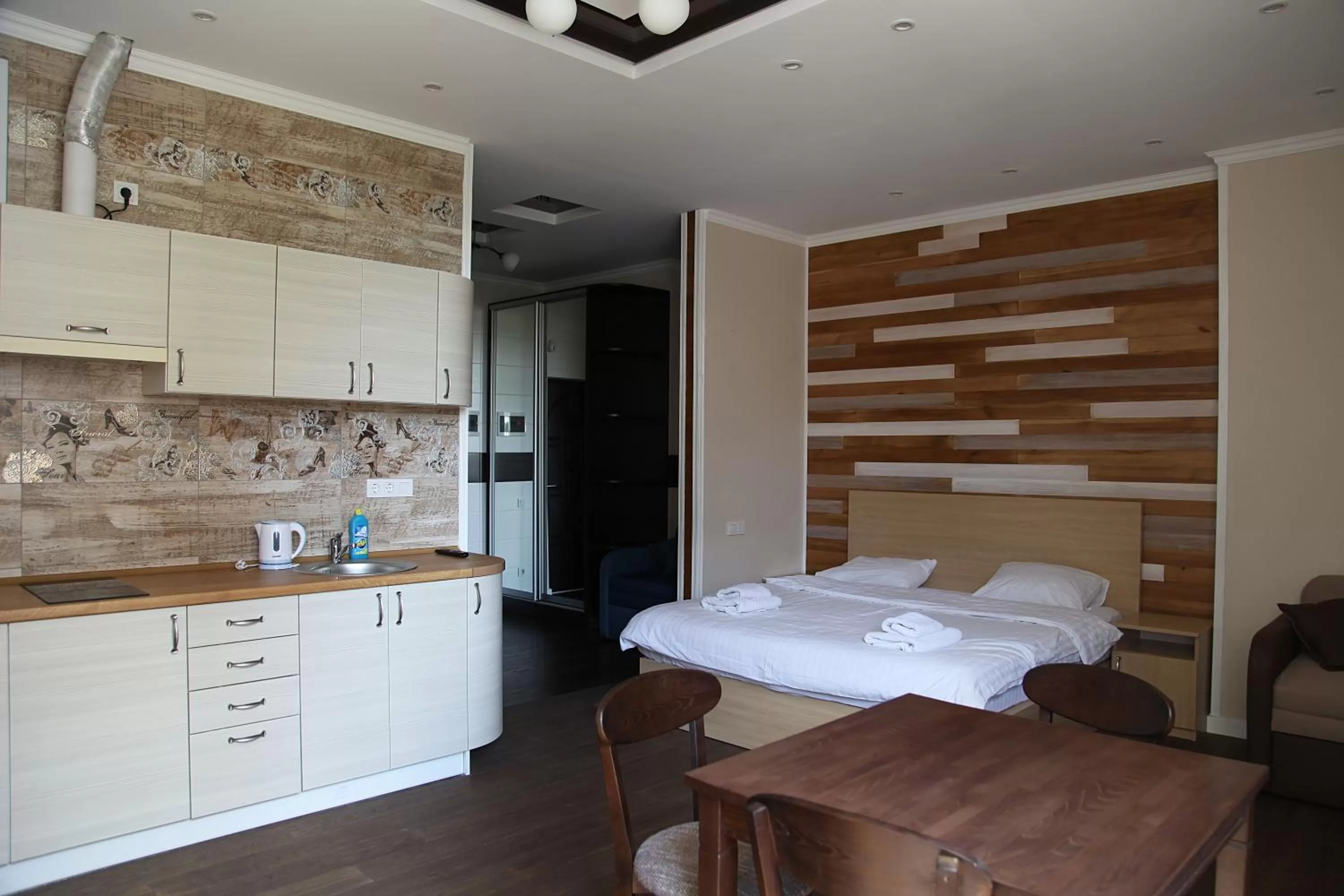 Photo of the whole room, Bed in irisHotels