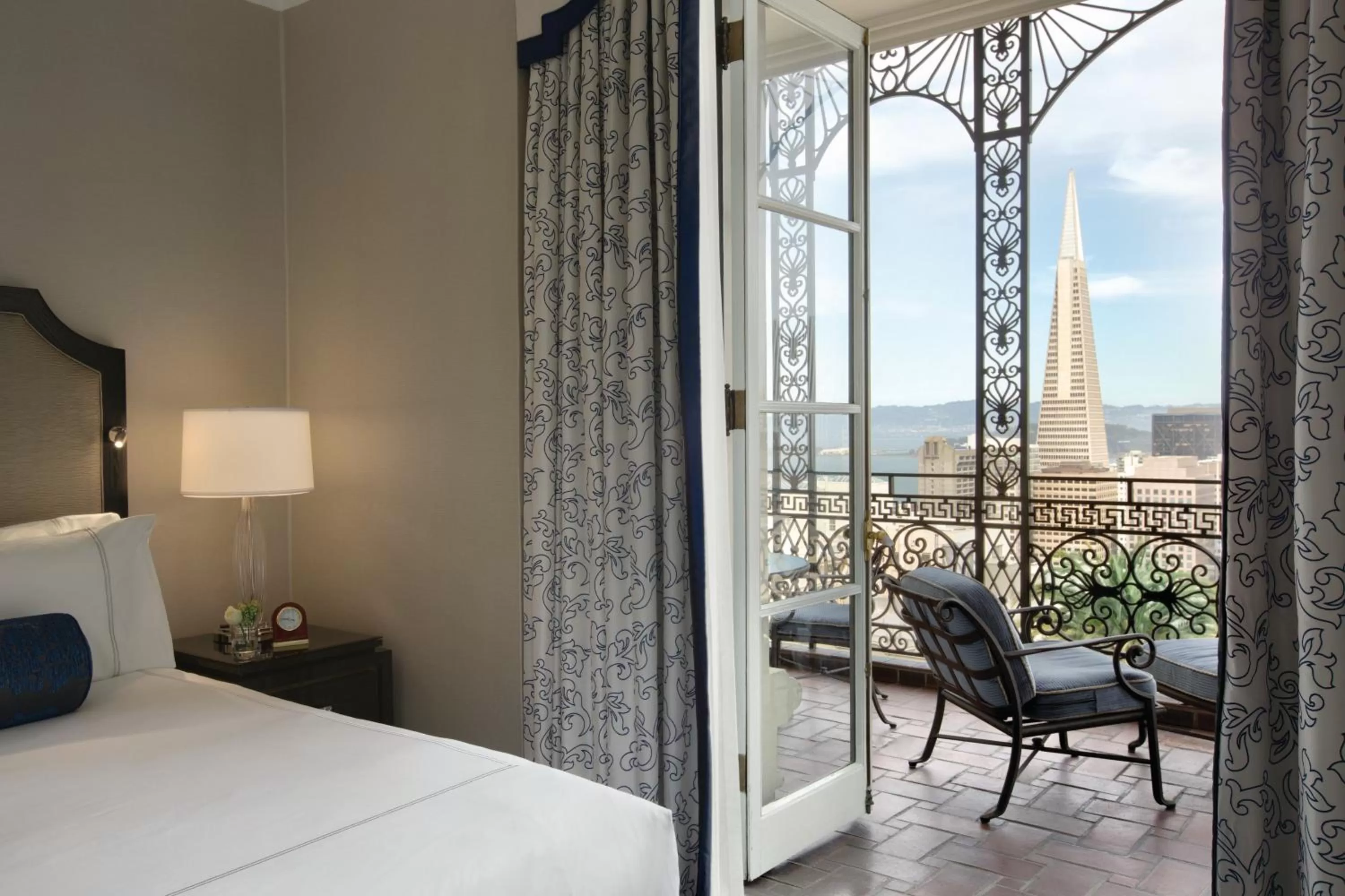 Bed in Fairmont San Francisco