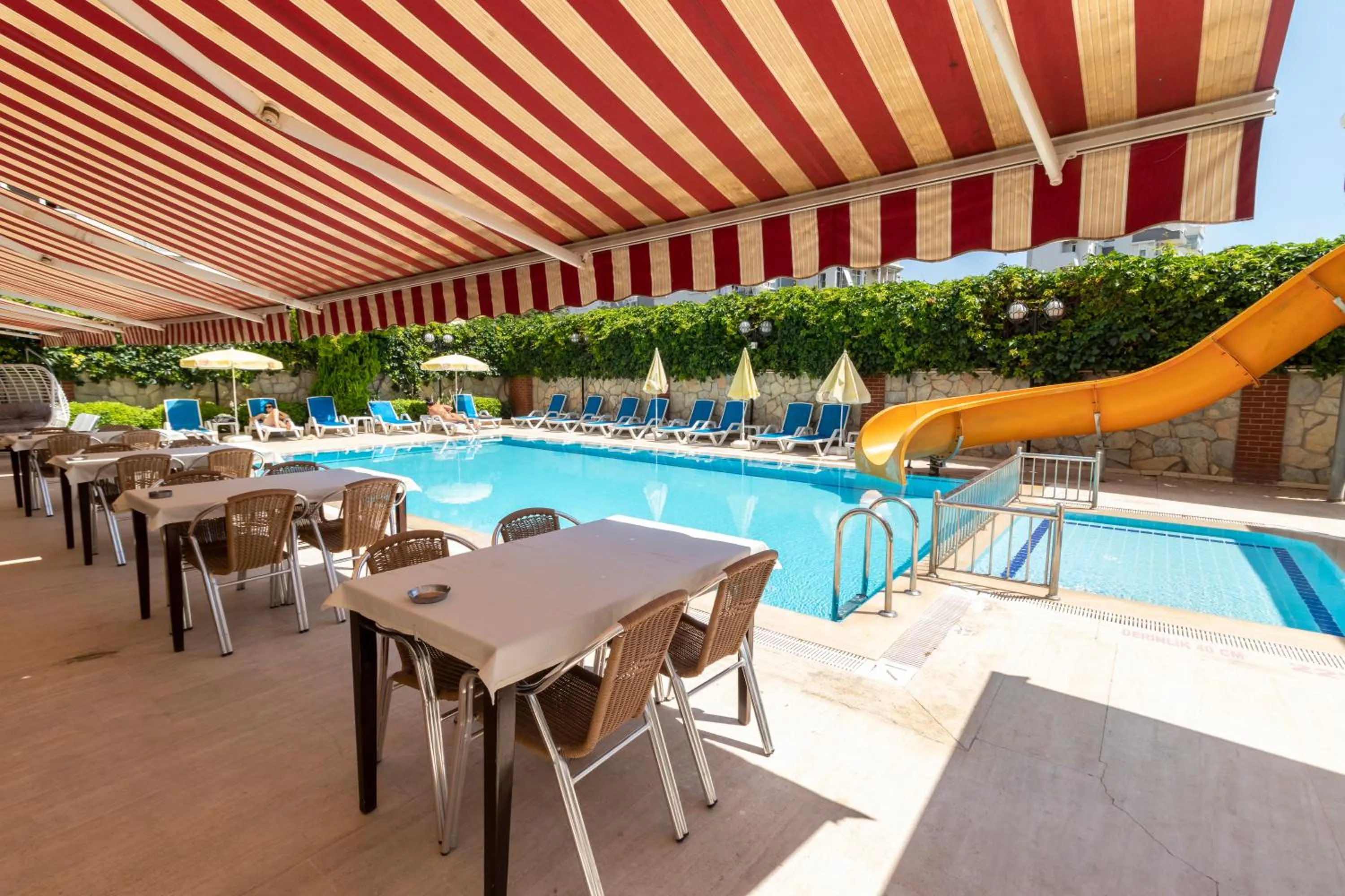 Swimming pool in Lara Dinc Hotel