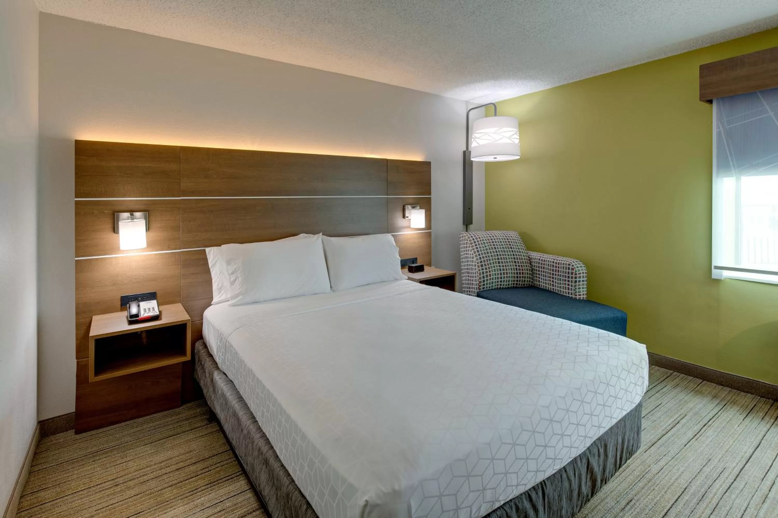 Photo of the whole room, Bed in Holiday Inn Express Nashville W-I40 by IHG