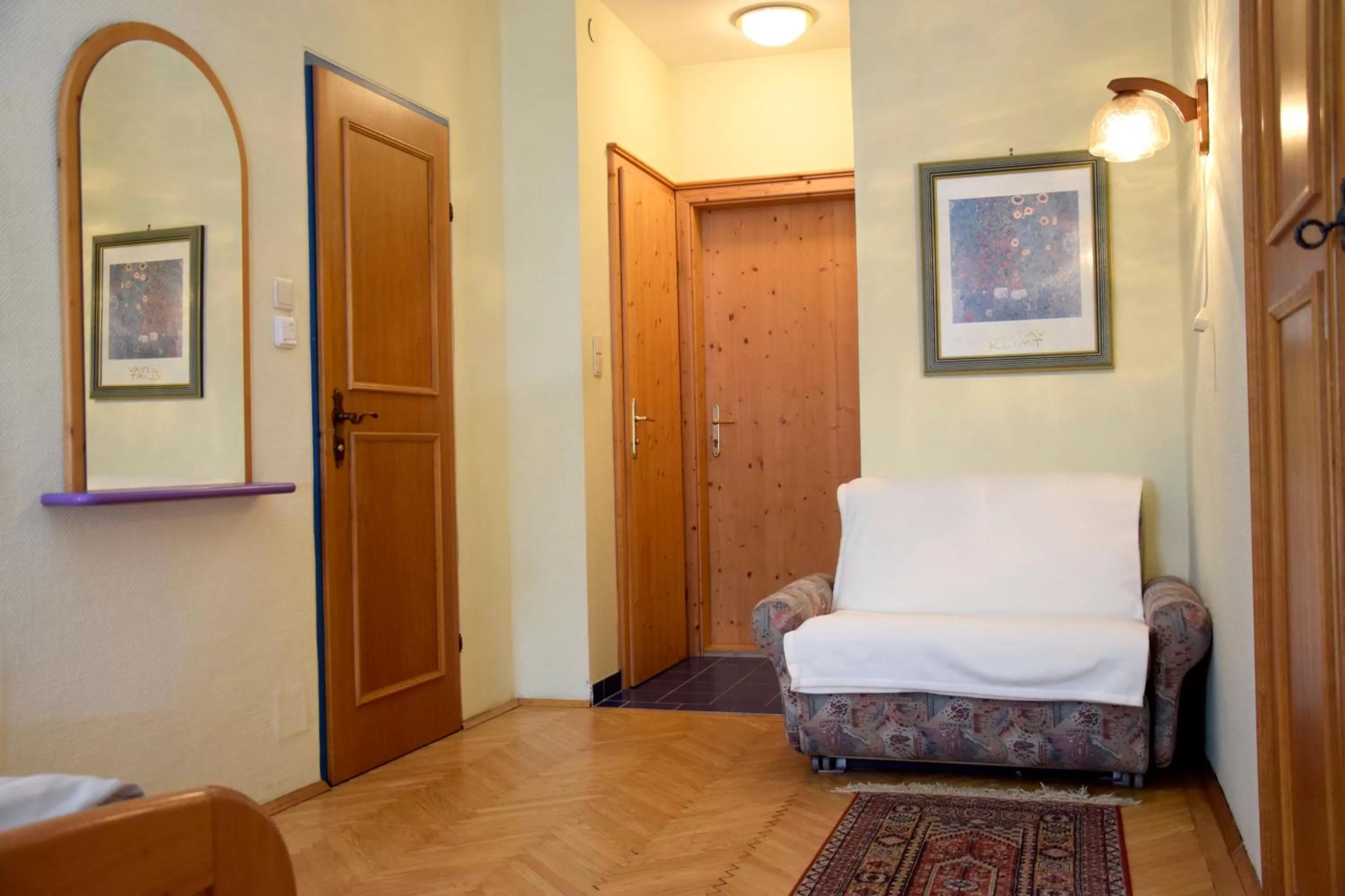 Seating area, Bed in Rathskeller Weitra