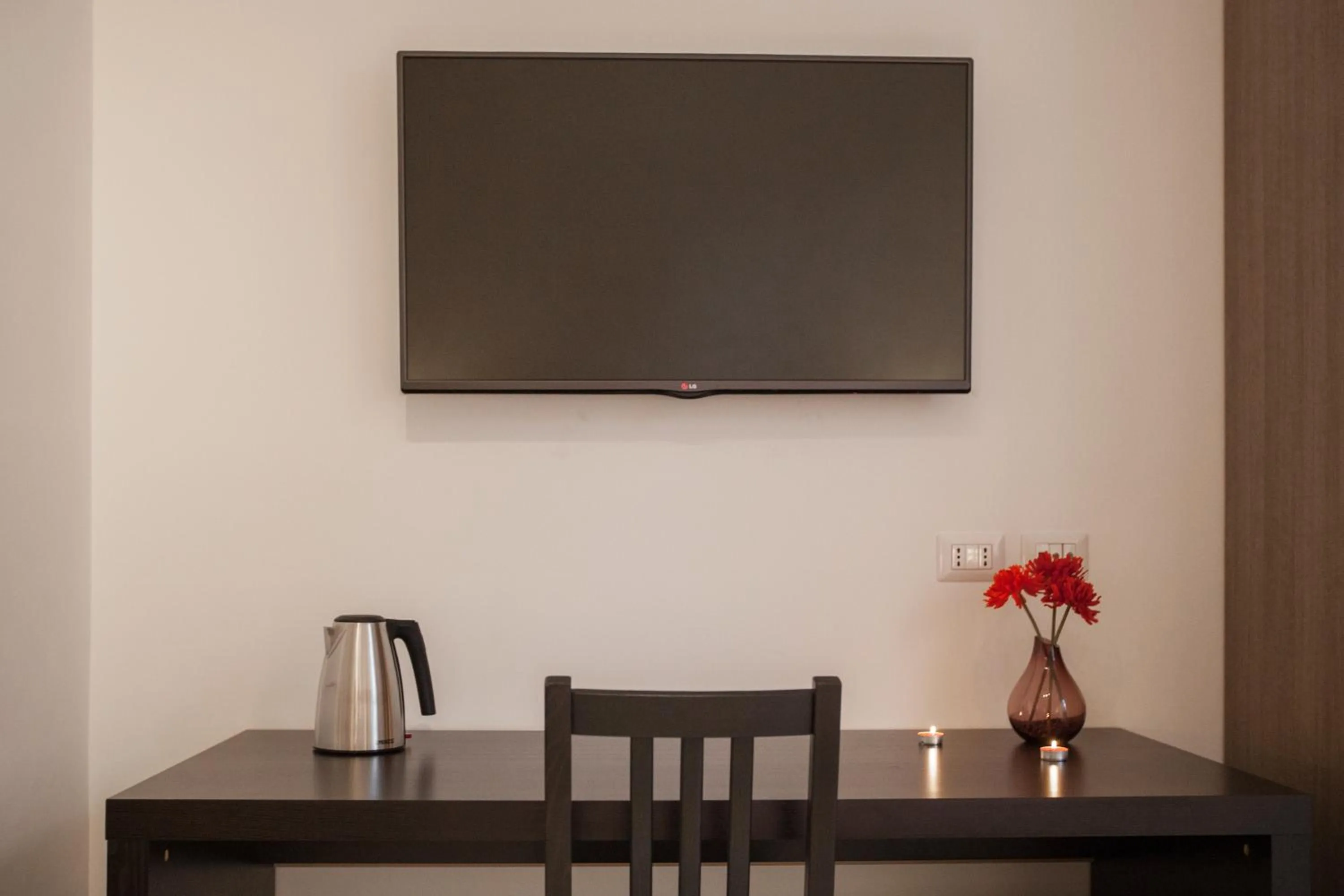 TV and multimedia in Rome Central Rooms