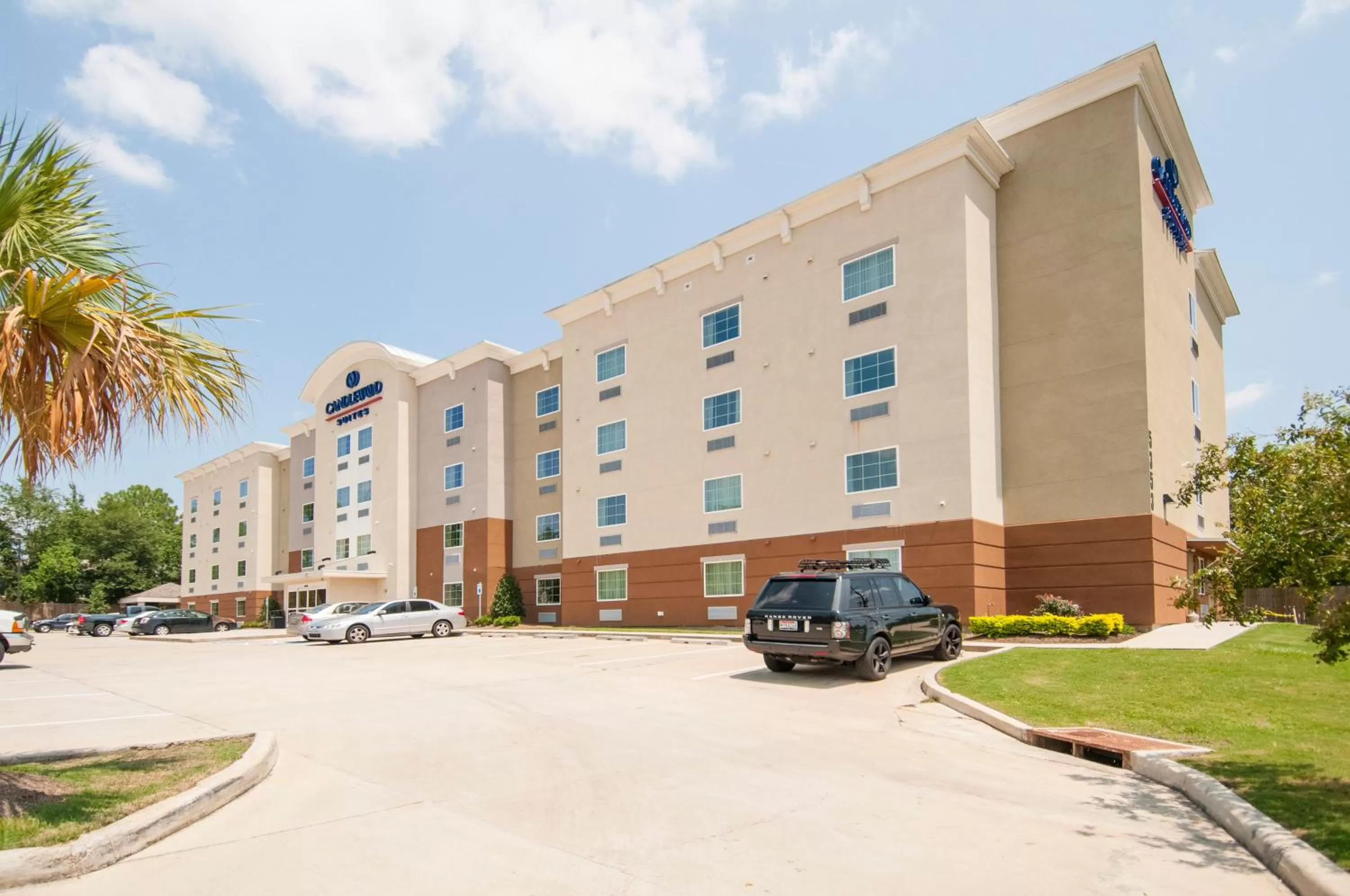Property building in Candlewood Suites - Baton Rouge - College Drive by IHG