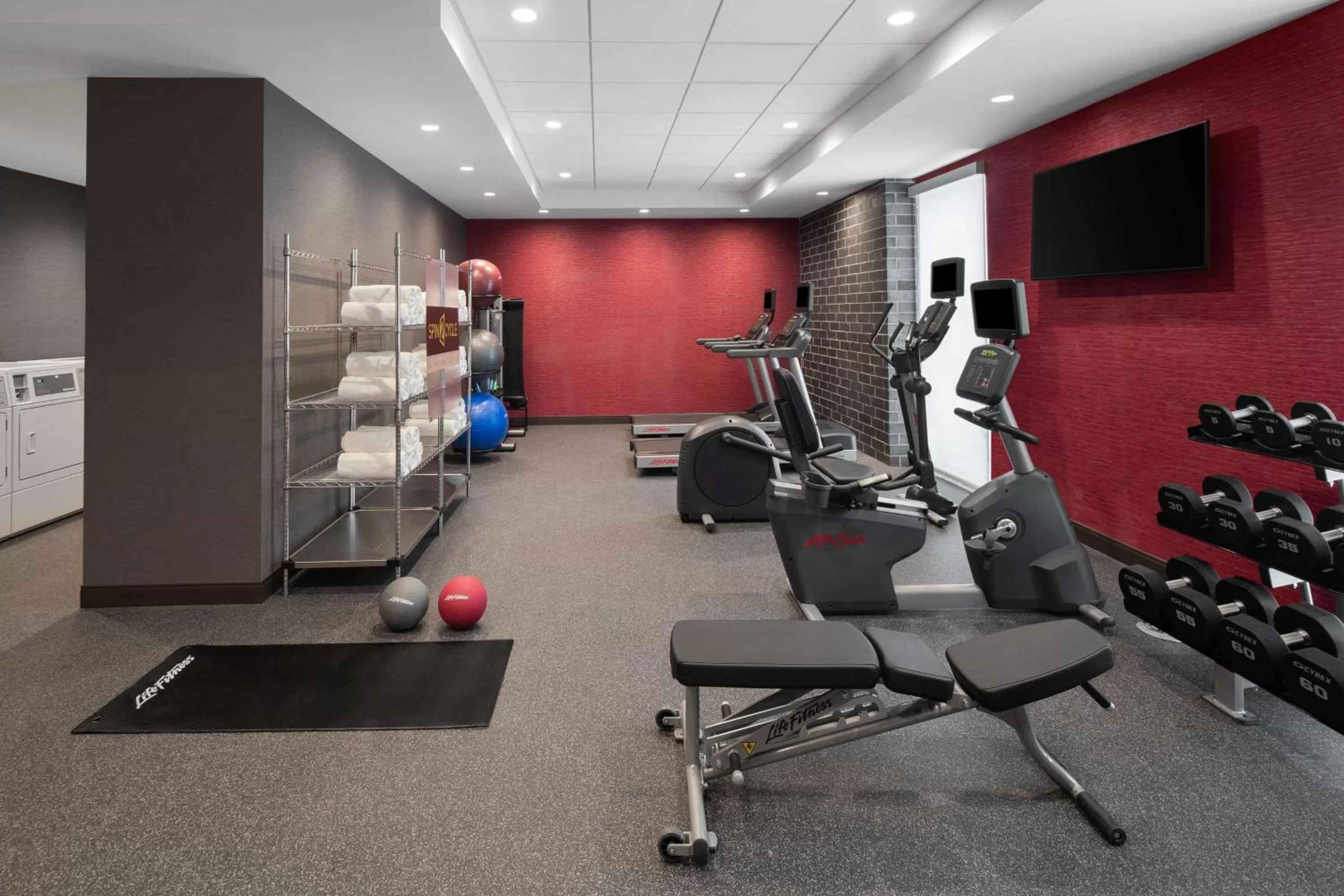 Fitness centre/facilities in Home2 Suites by Hilton Des Moines at Drake University