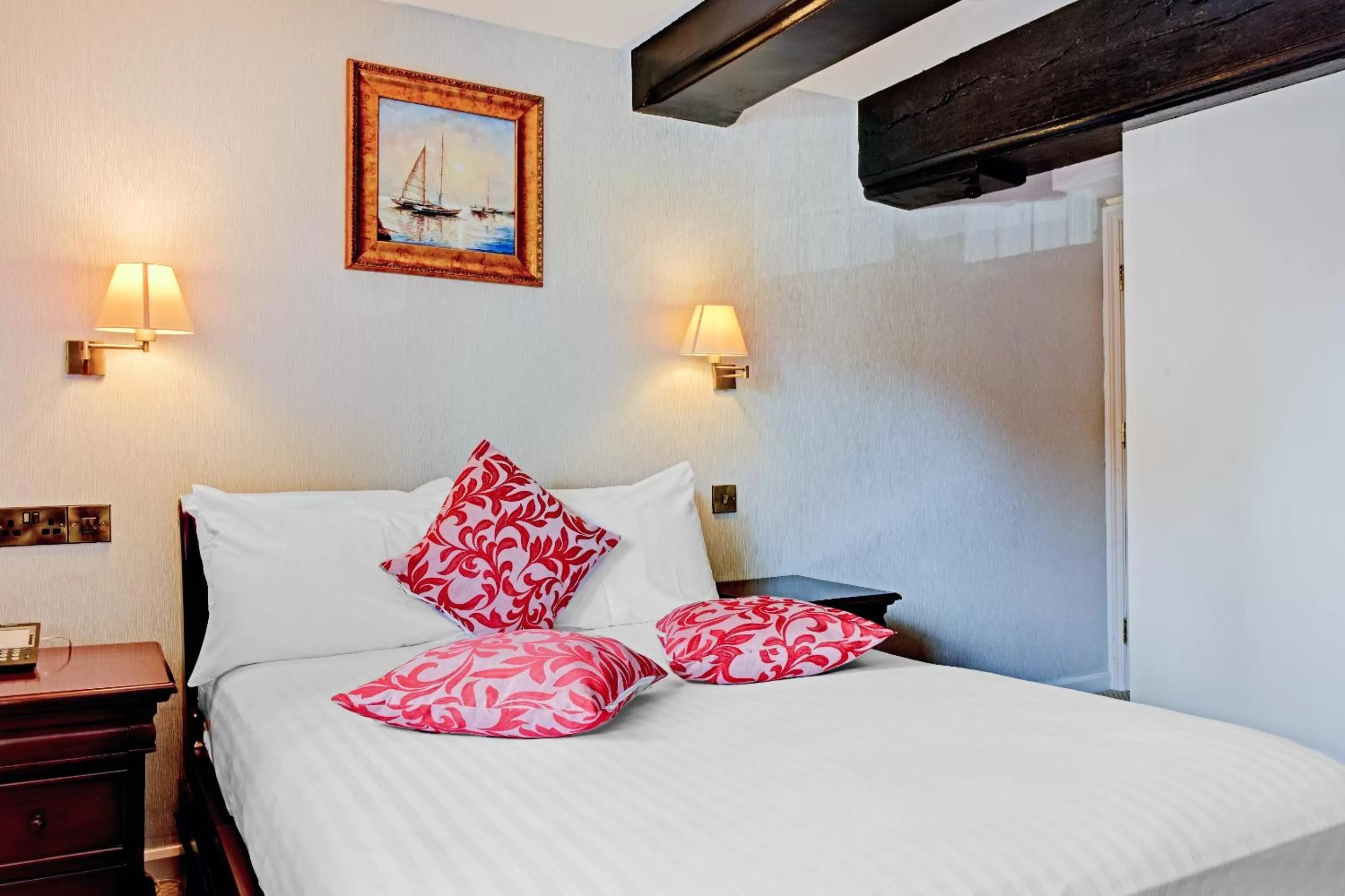 Bedroom, Bed in OYO Dovecote Hotel