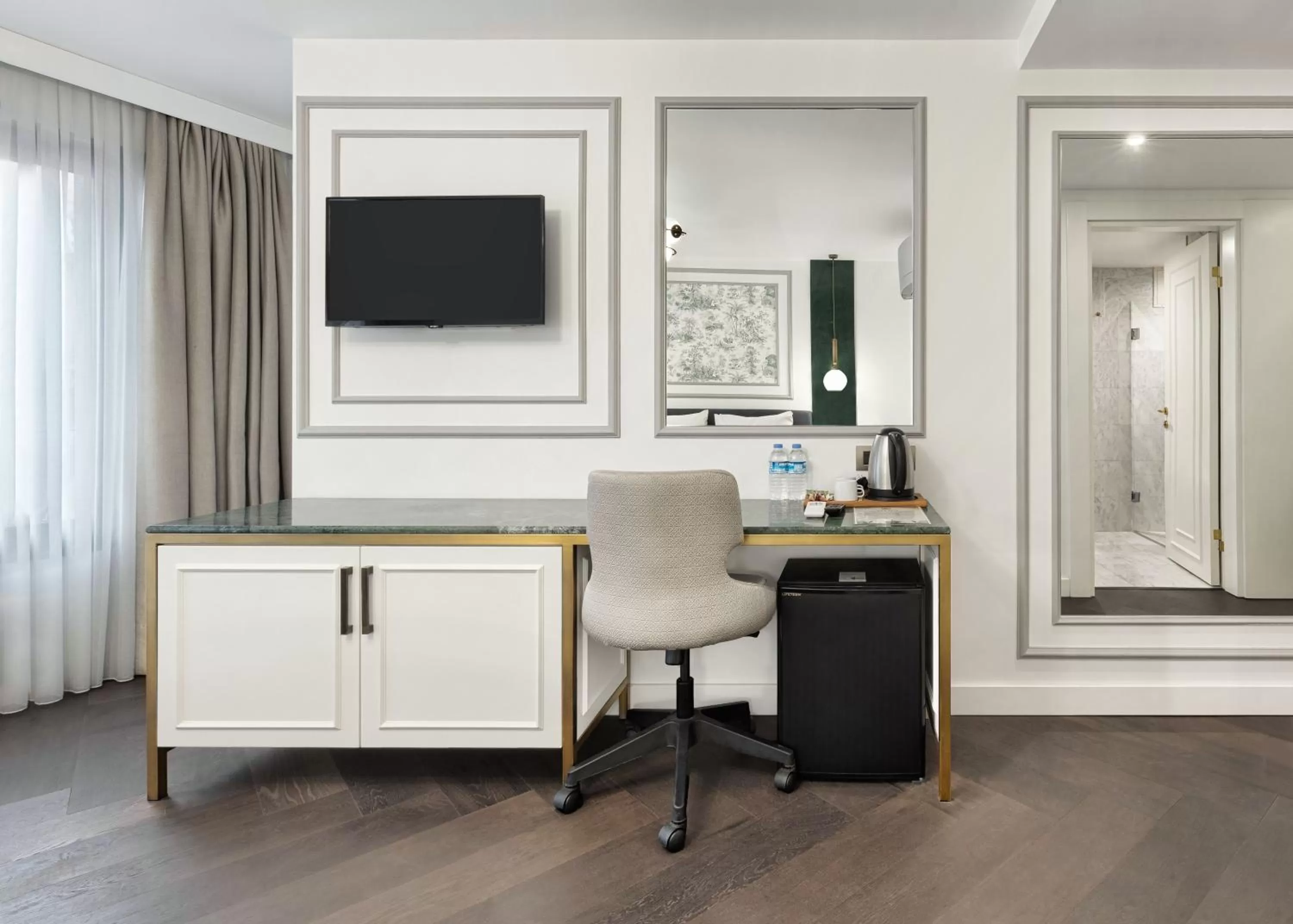 TV and multimedia in Pera Rasso Hotel