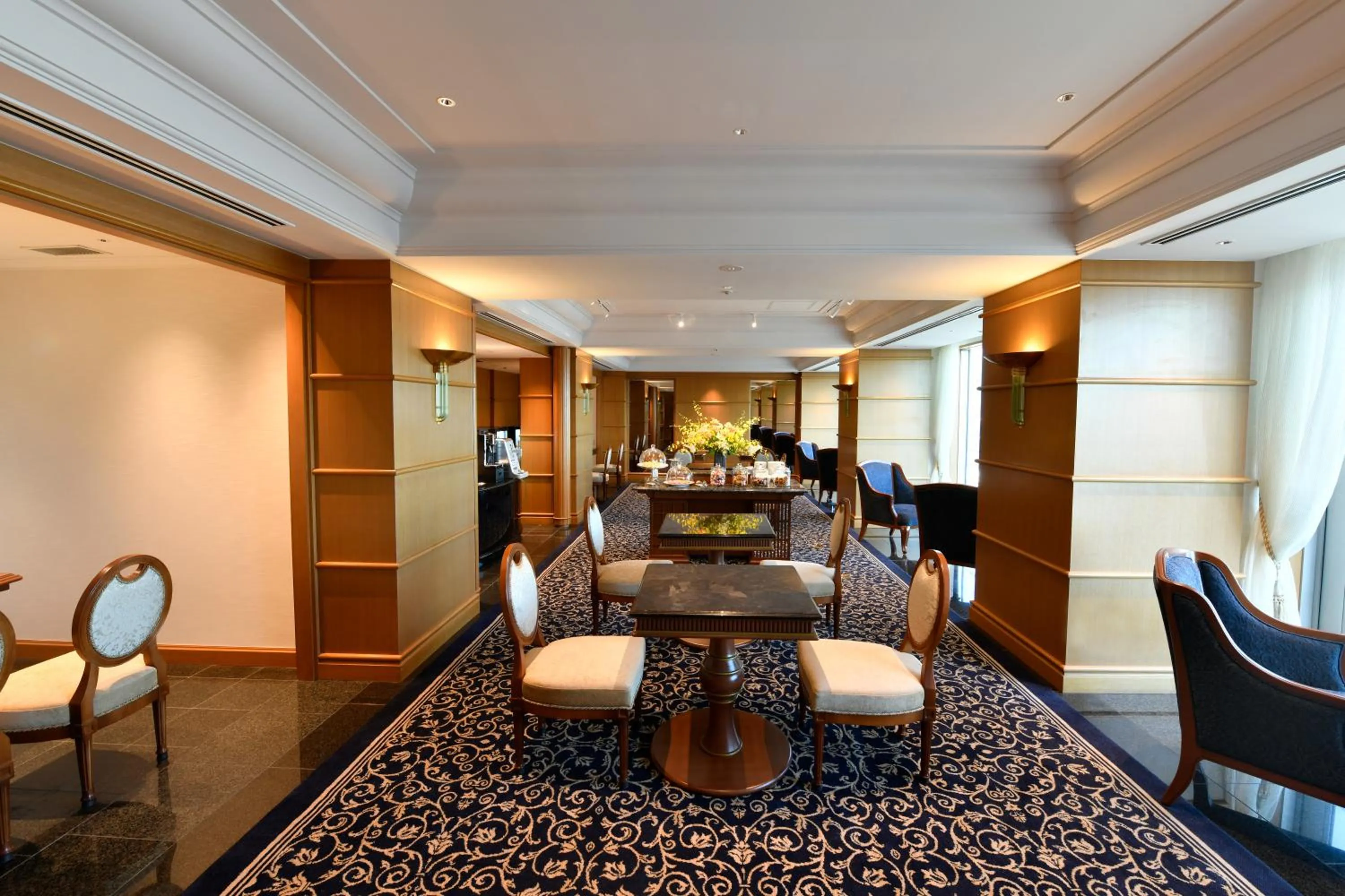 Communal lounge/ TV room in Hotel New Grand