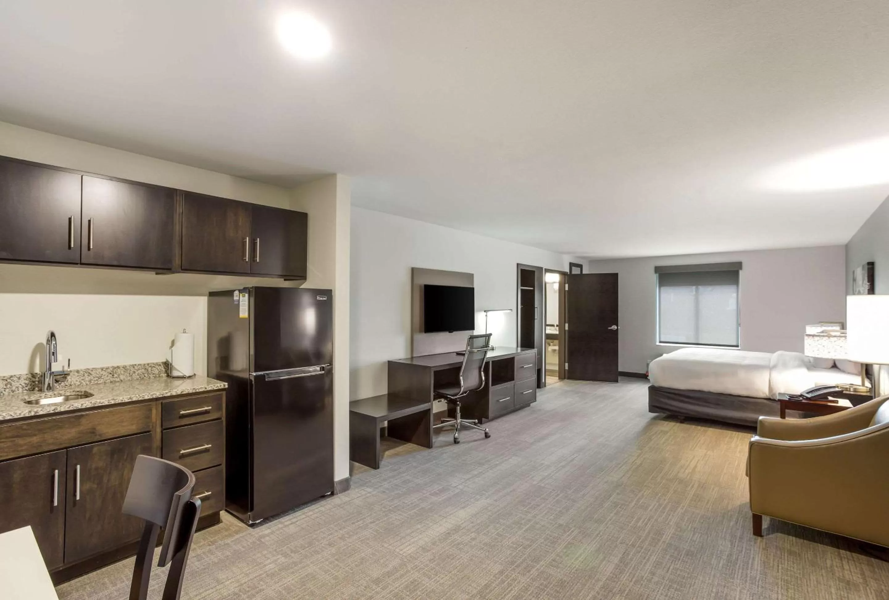 Photo of the whole room, Bed in MainStay Suites Logan Ohio-Hocking Hills