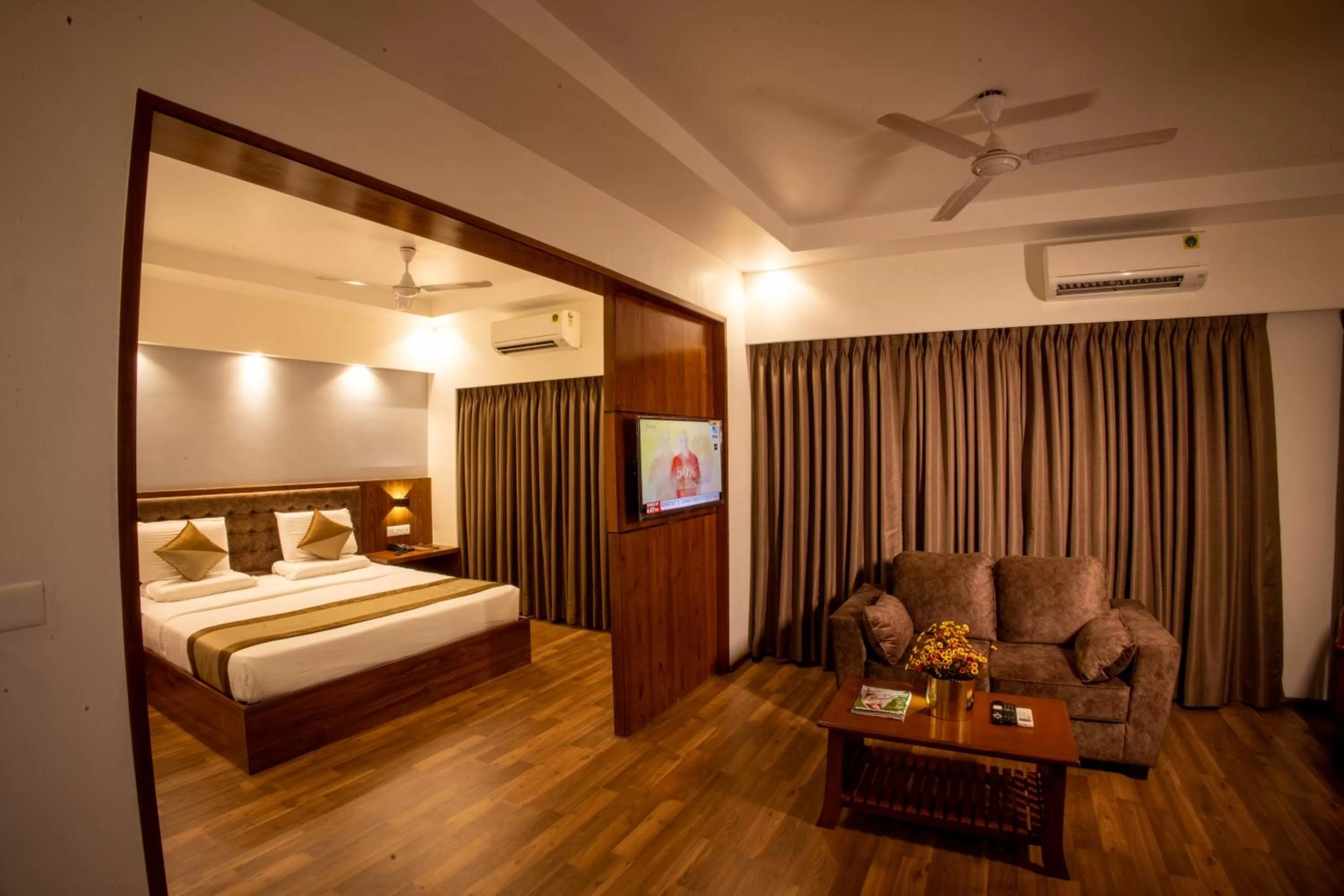 Living room, Bed in Metro Plaza Hotel by RAK Rooms, Mangaluru