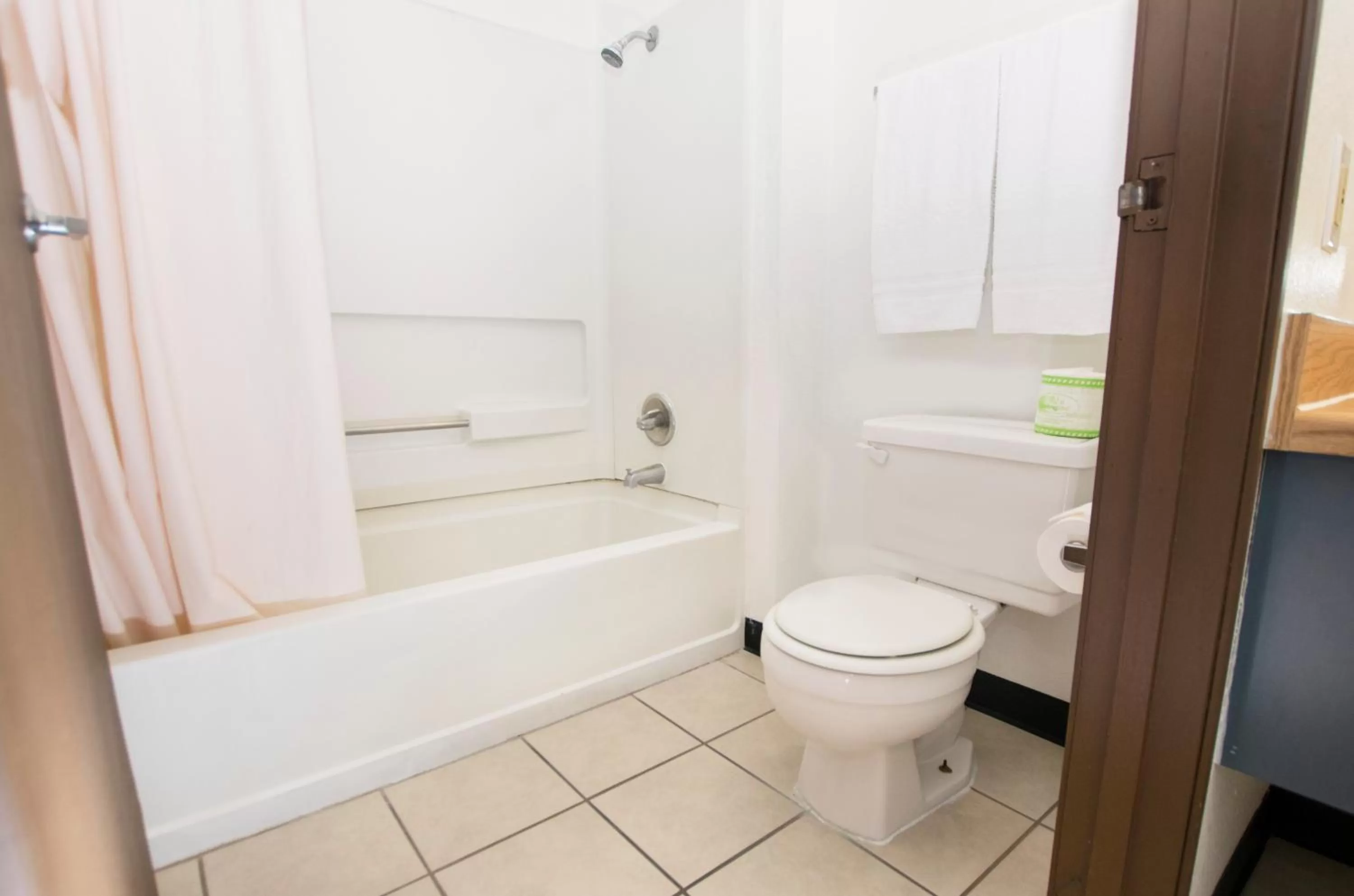 Bathroom in Morada Inn