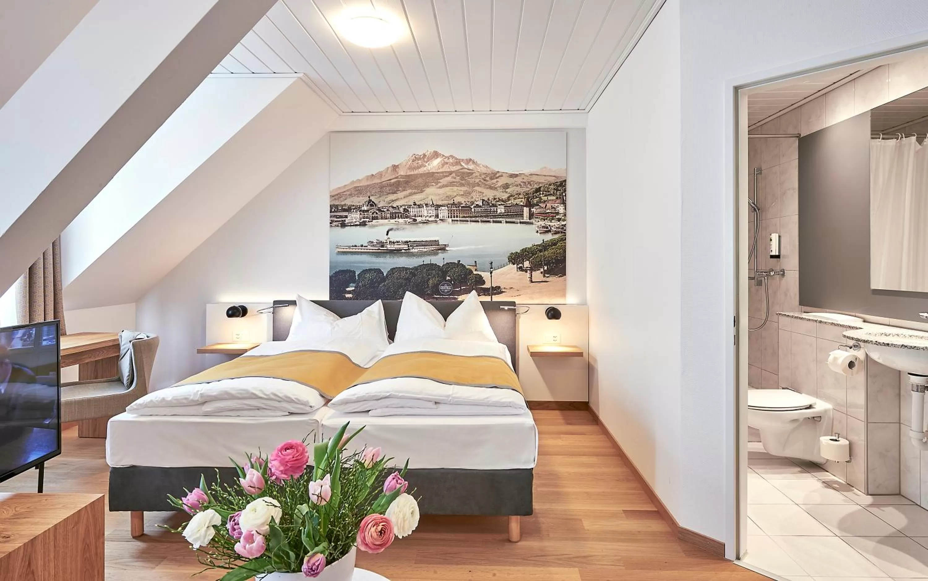 Photo of the whole room, Bed in Hotel Central Luzern