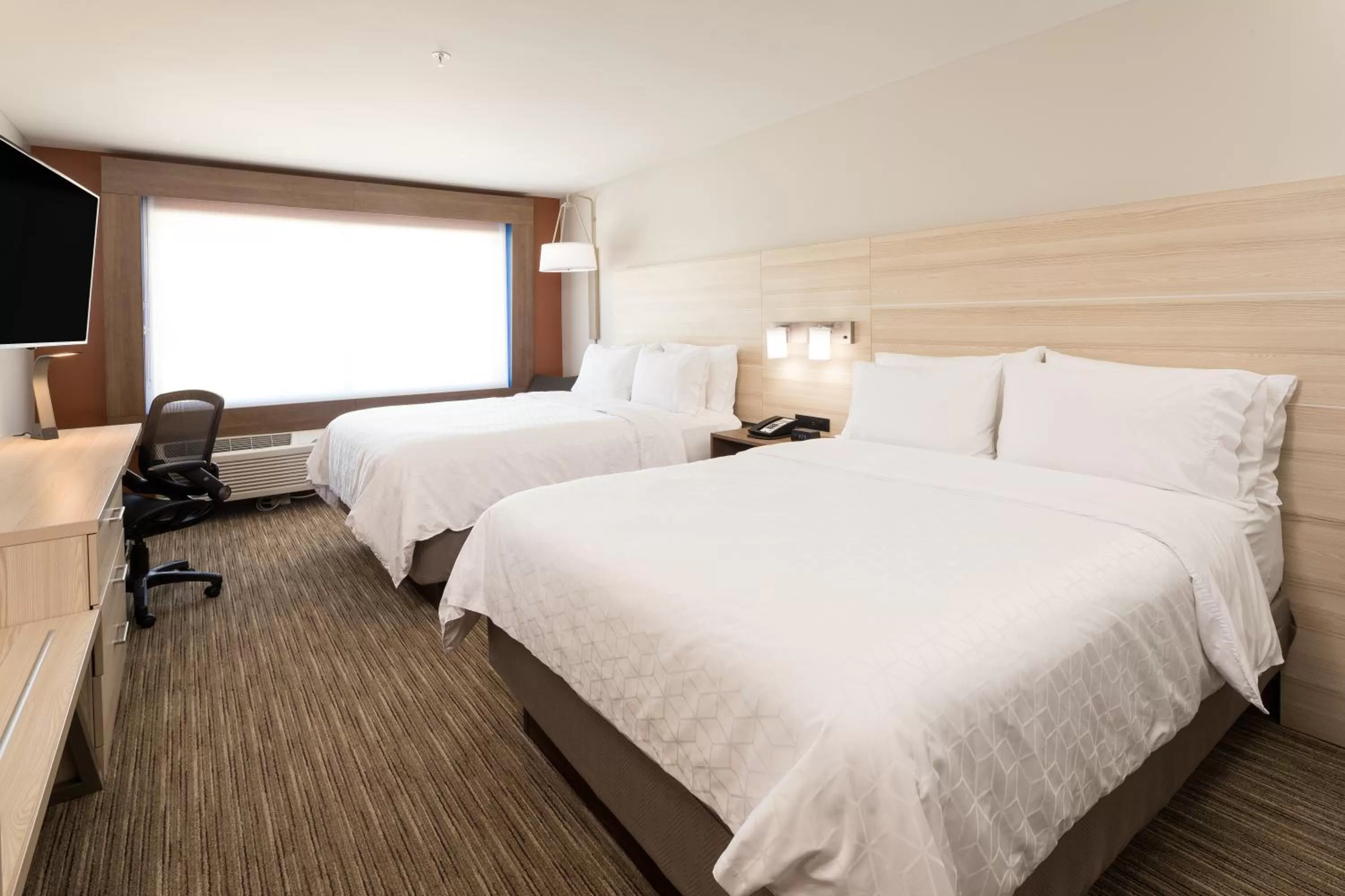 Bed in Holiday Inn Express & Suites - Michigan City by IHG