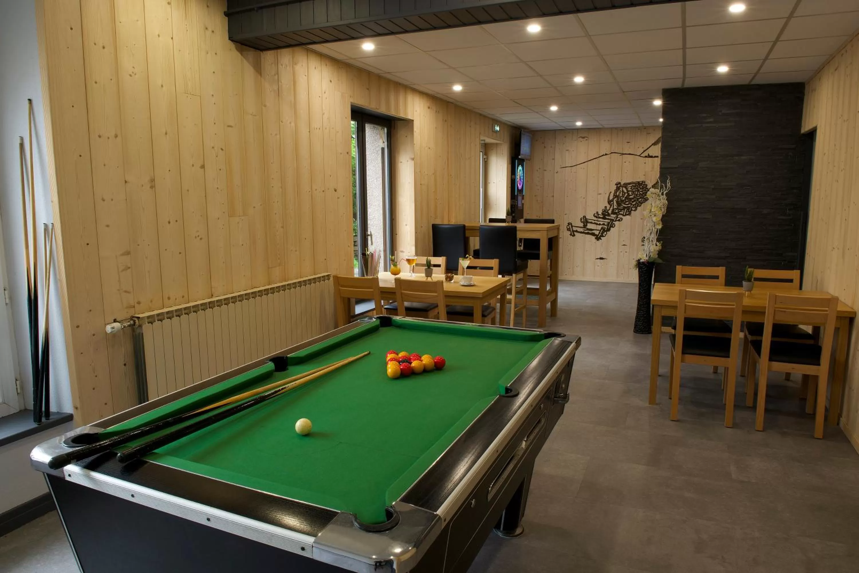 Billiard in Hotel Restaurant Du Haut Du Roc