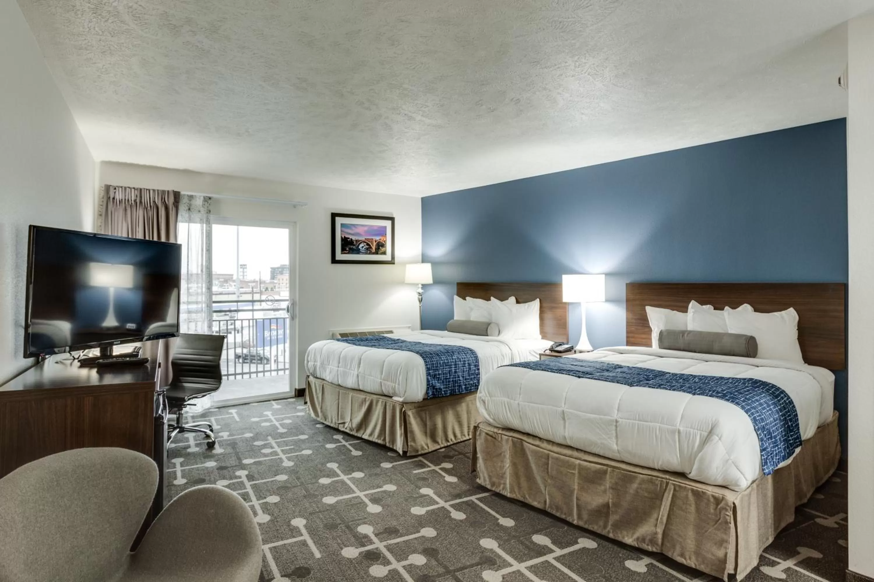 Photo of the whole room, Bed in Baymont by Wyndham Spokane