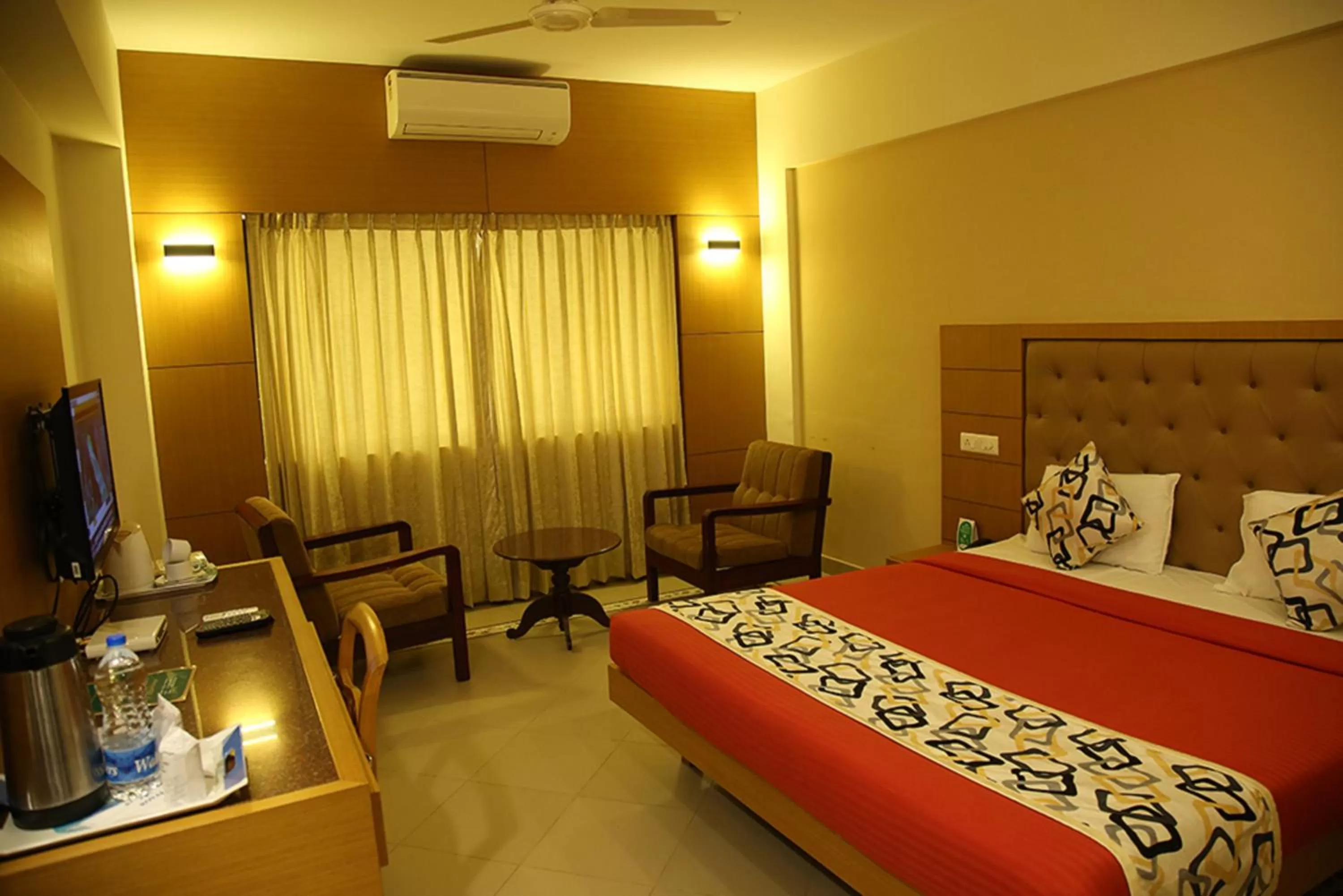 Photo of the whole room in Royal Omars