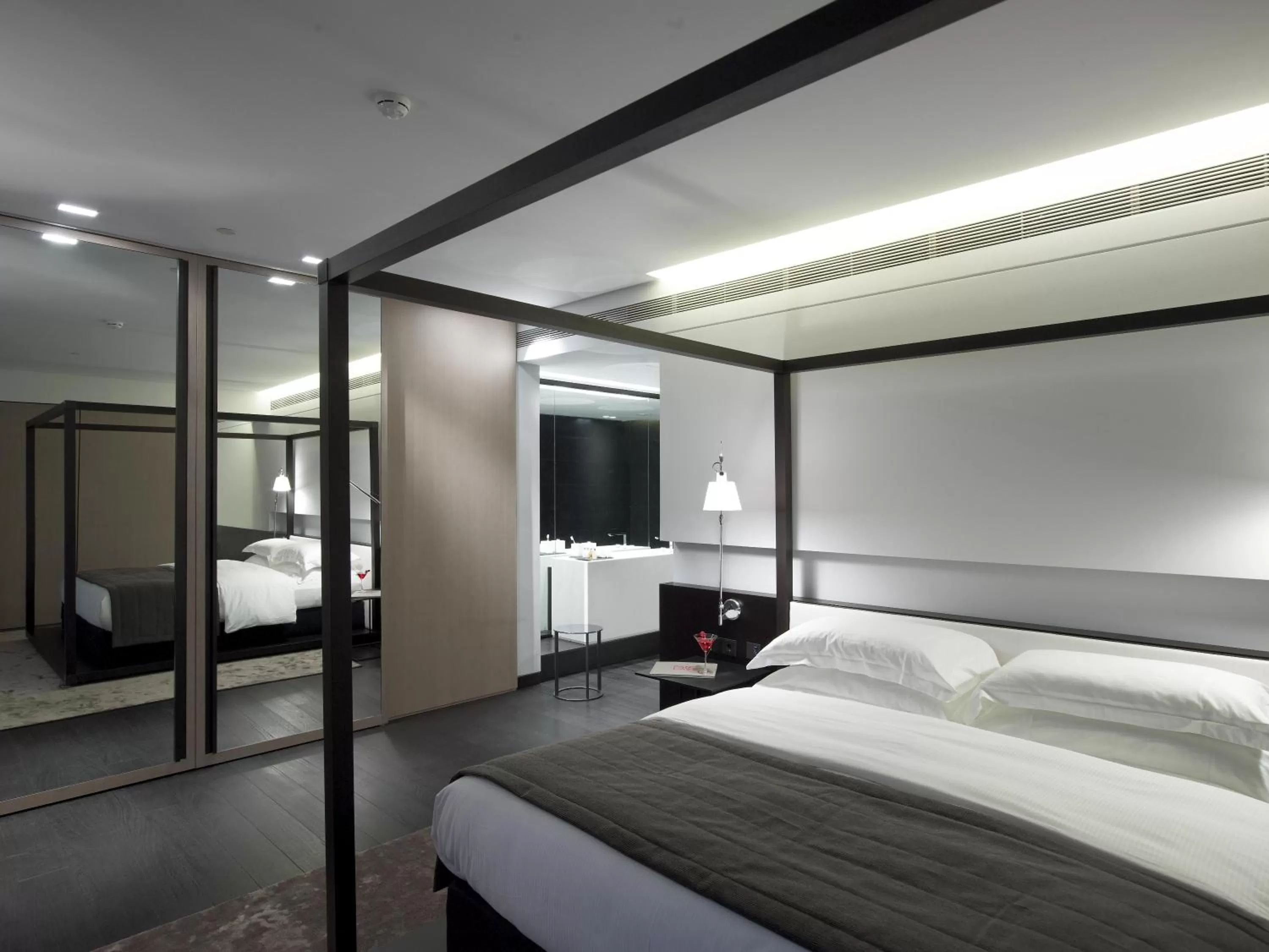 Bedroom, Bed in The Met Hotel Thessaloniki, a Member of Design Hotels