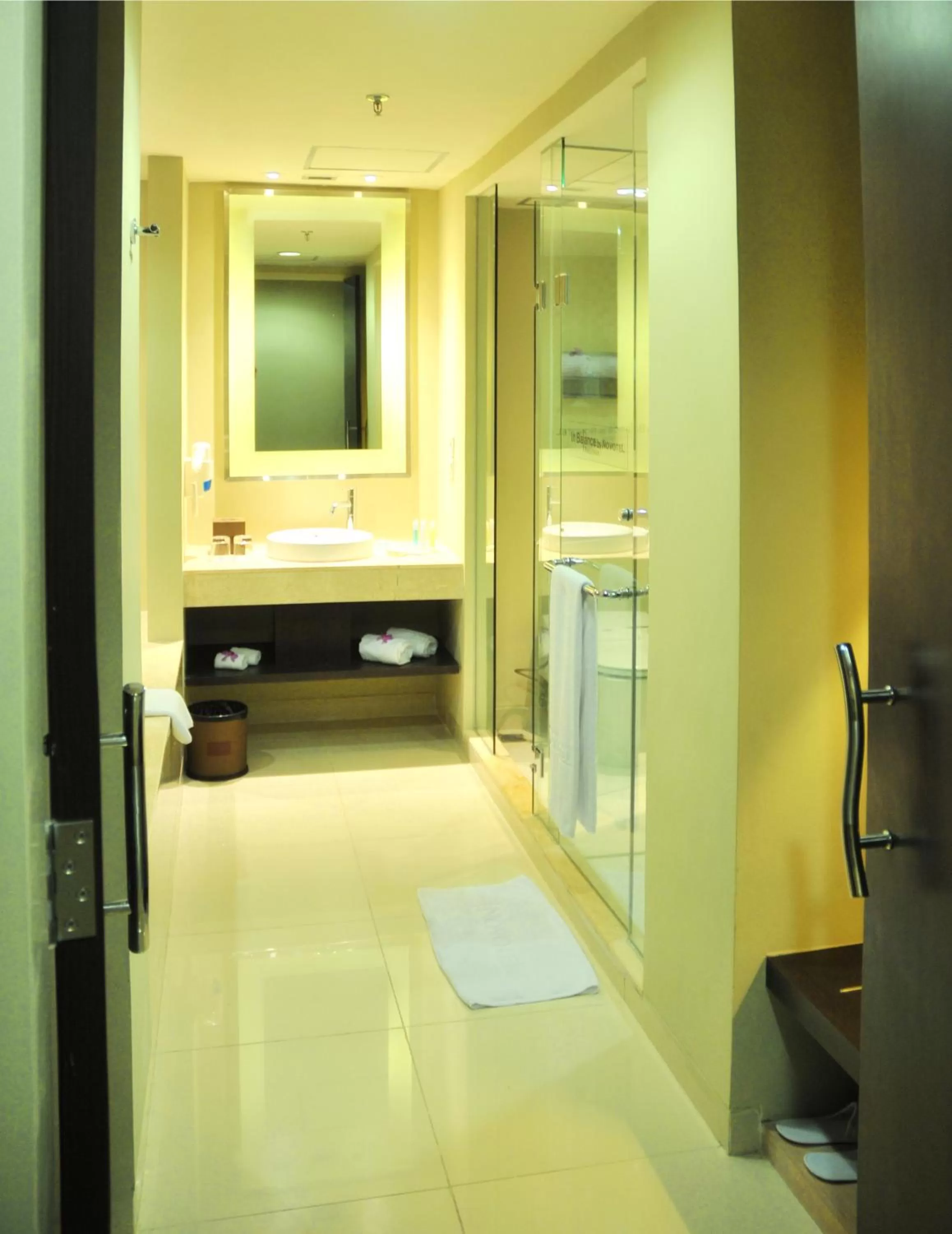 Bathroom, Bed in Novotel Manado Golf Resort & Convention Center