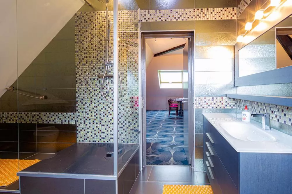 Bathroom in Maison Longuevie