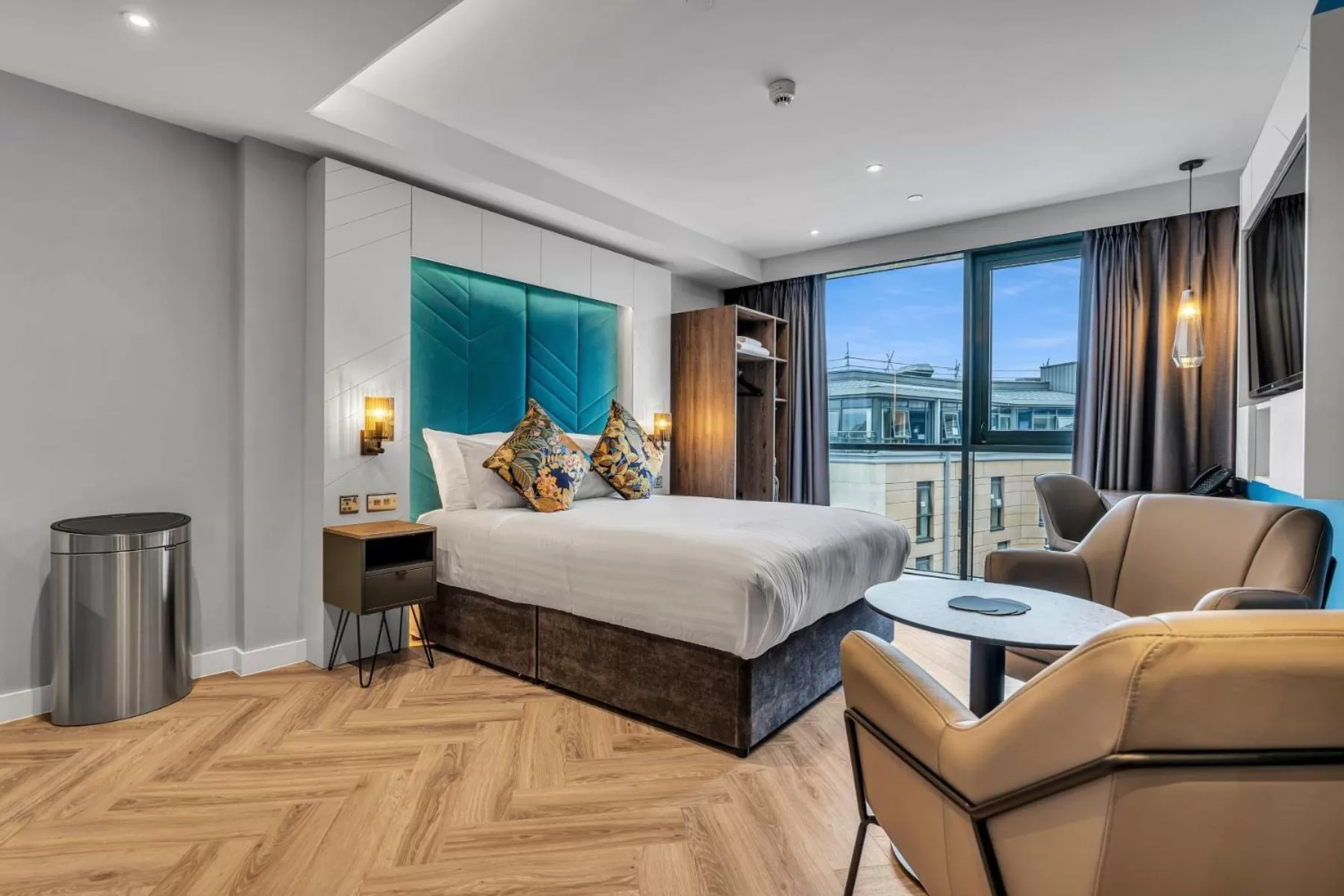 Bedroom, Bed in Roomzzz Edinburgh