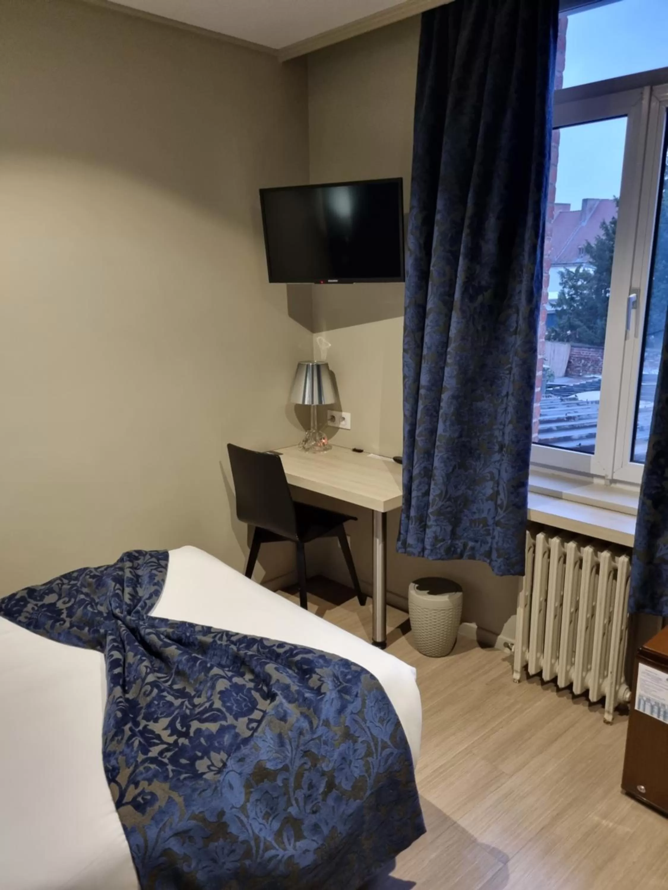 Photo of the whole room, Bed in La Terrasse