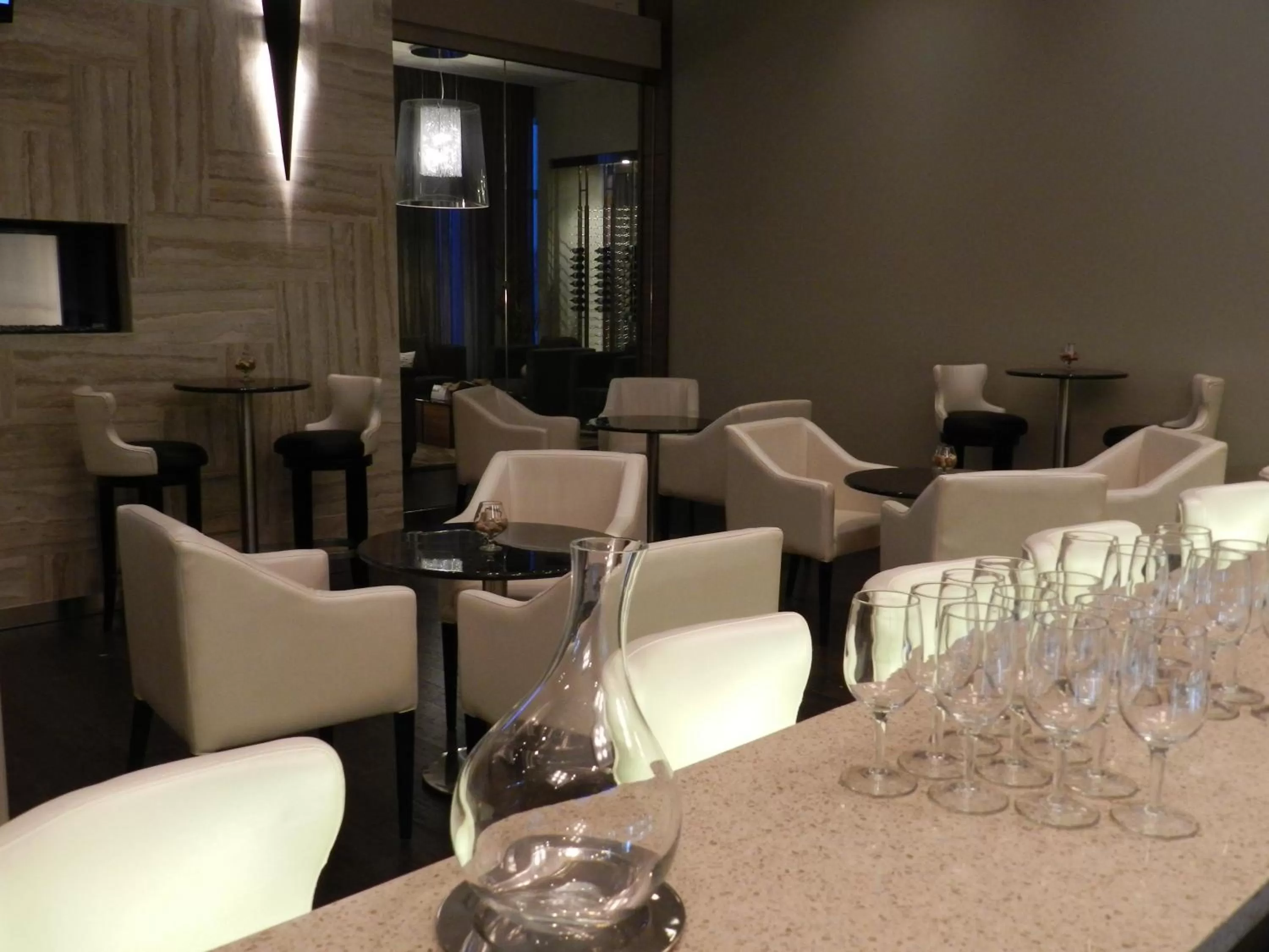 Restaurant/places to eat in Radisson Hotel & Conference Centre Calgary Airport