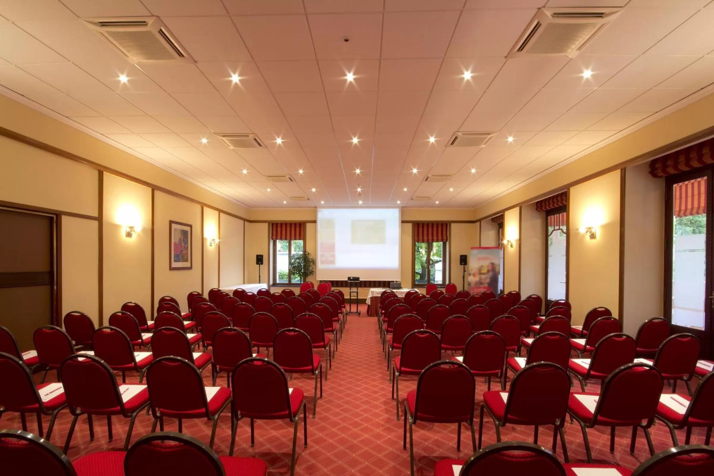 Business facilities in Best Western Plus Hotel Mirabeau
