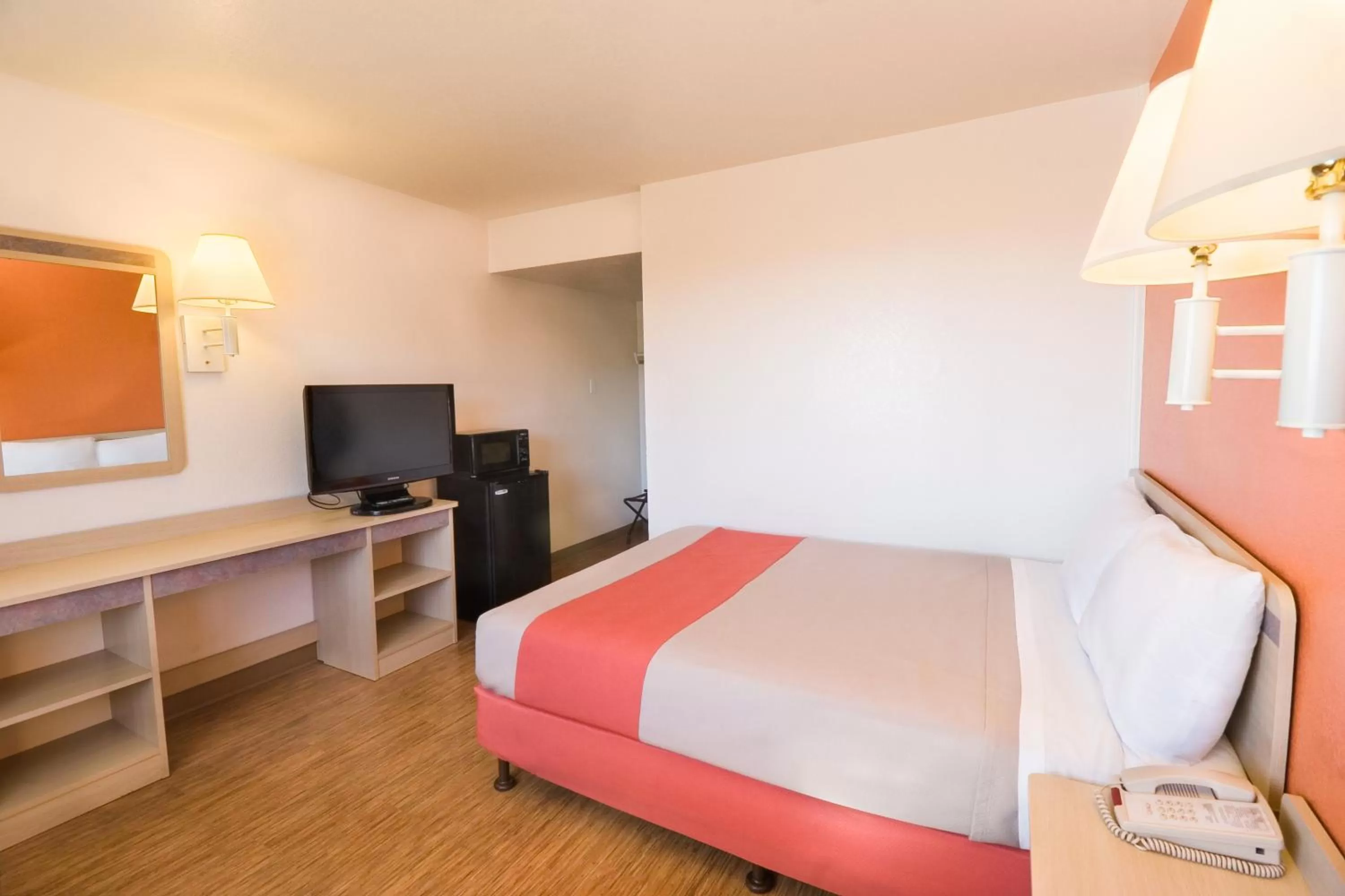 Bedroom, Bed in Motel 6-Pendleton, OR