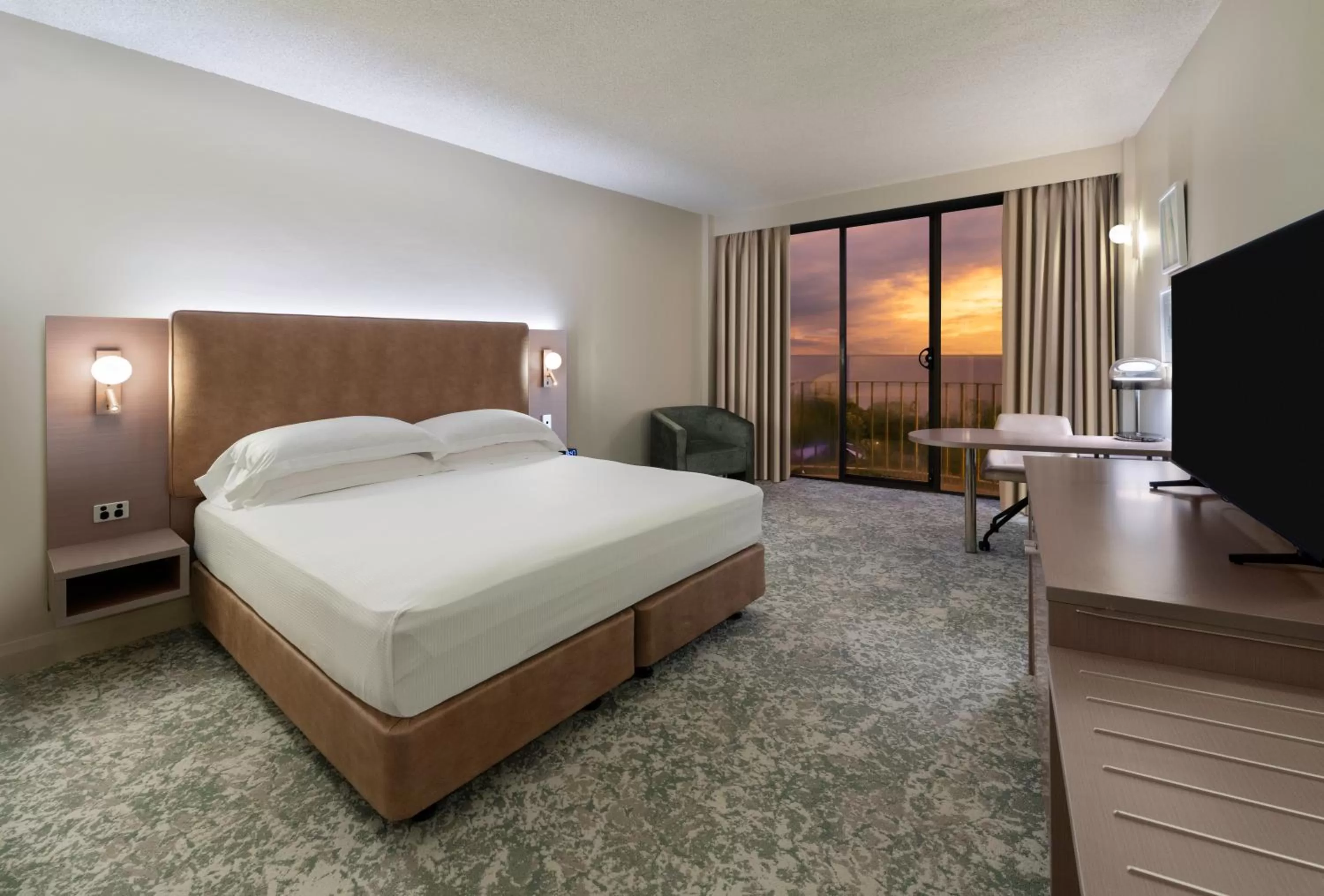 View (from property/room), Bed in Hilton Garden Inn Darwin