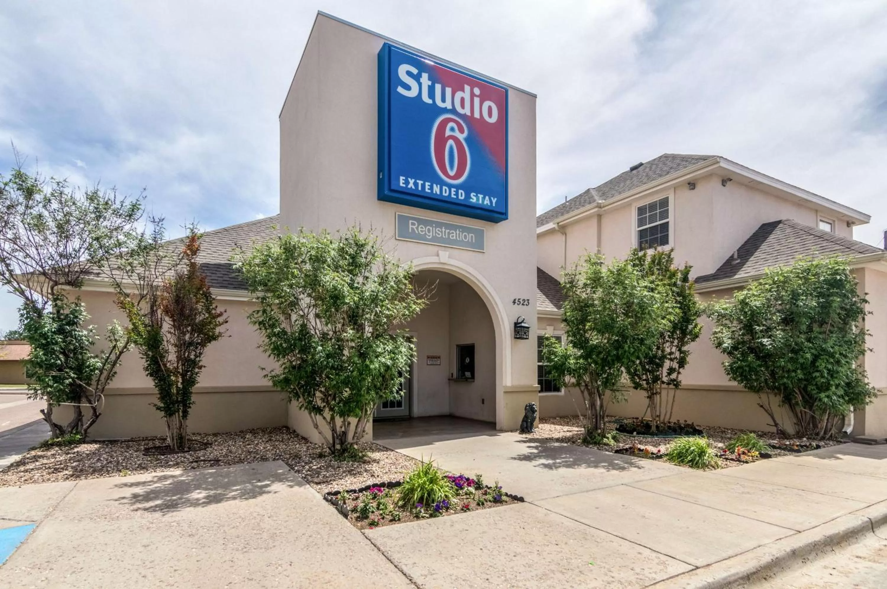 Property building in Studio 6-Lubbock, TX - Medical Center