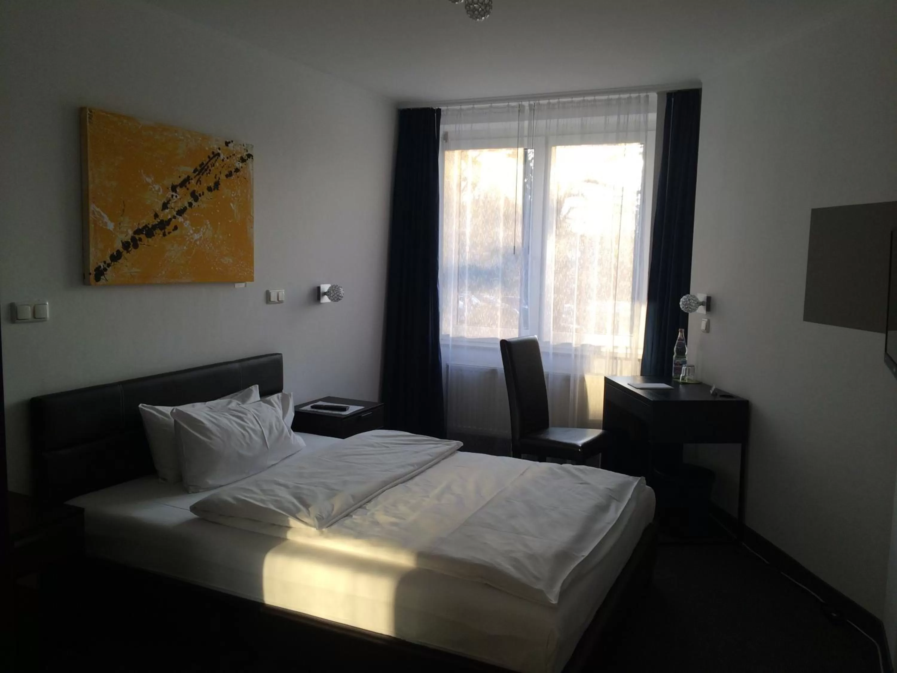 Photo of the whole room, Bed in Hotel52 Bergheim