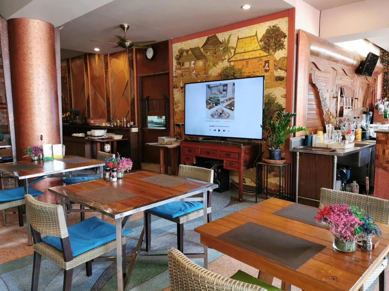 Restaurant/places to eat in ON Hotel Phuket - SHA