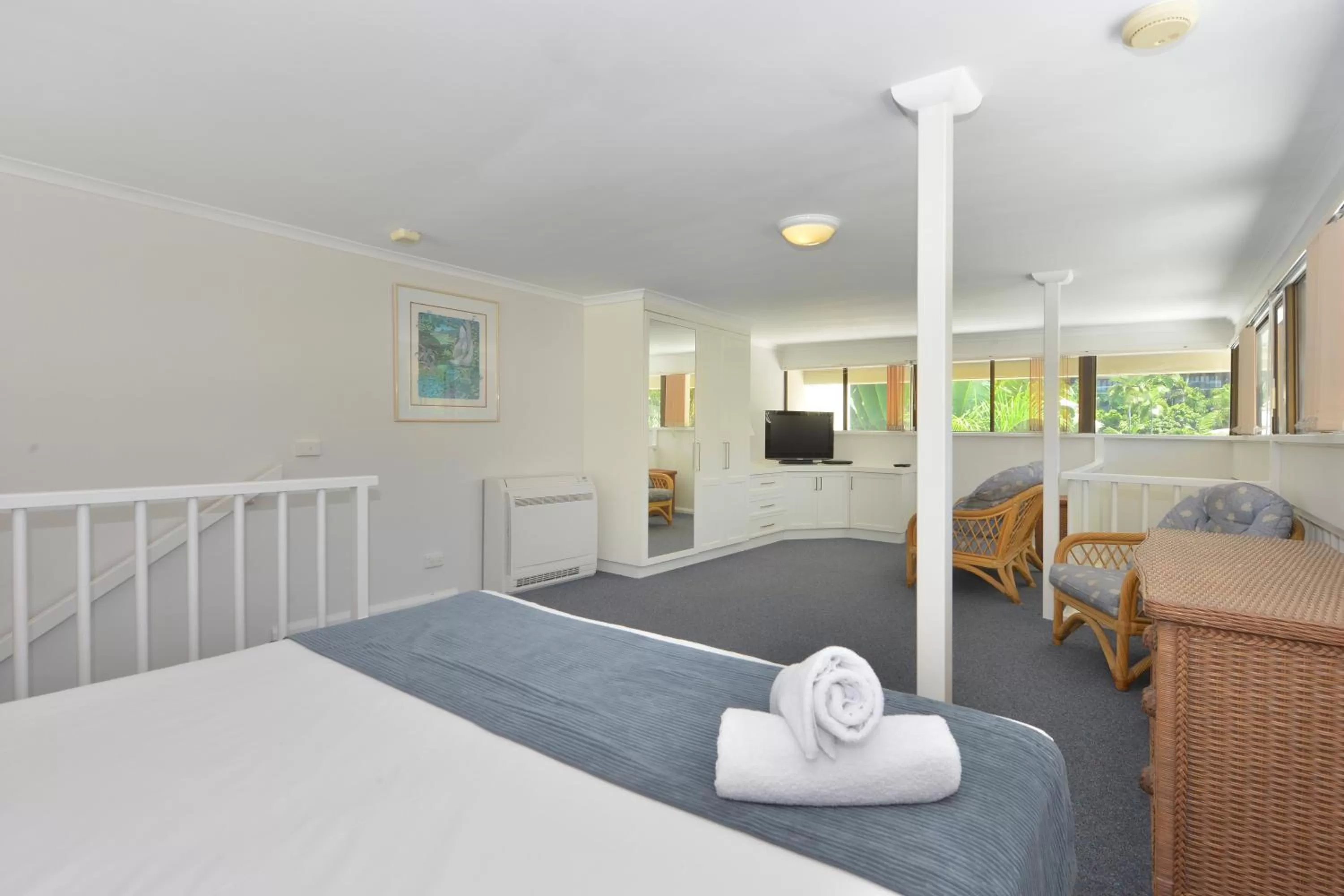 Bedroom, Bed in Driftwood Mantaray - Official Onsite Reception and Check In