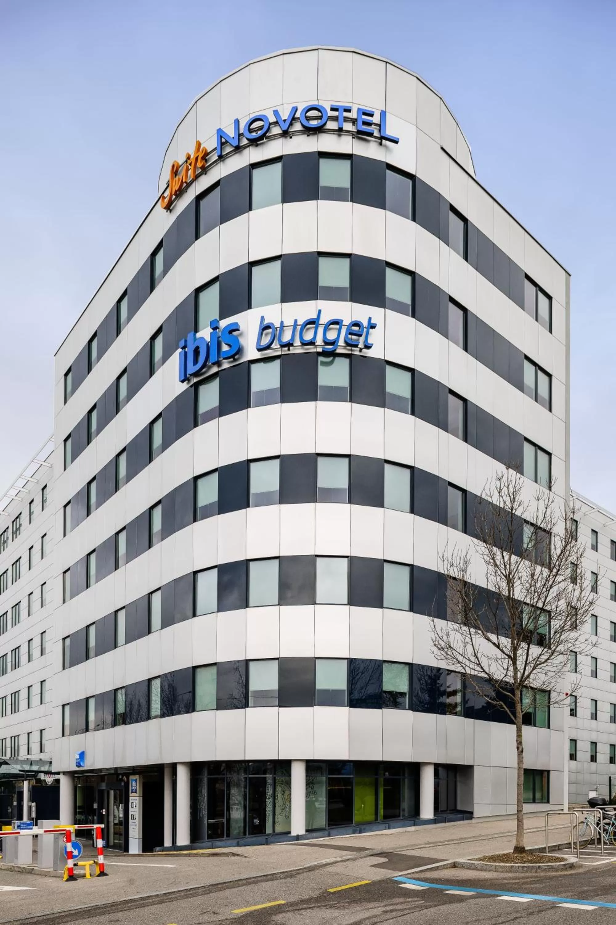 Facade/entrance in ibis budget Genève Aéroport