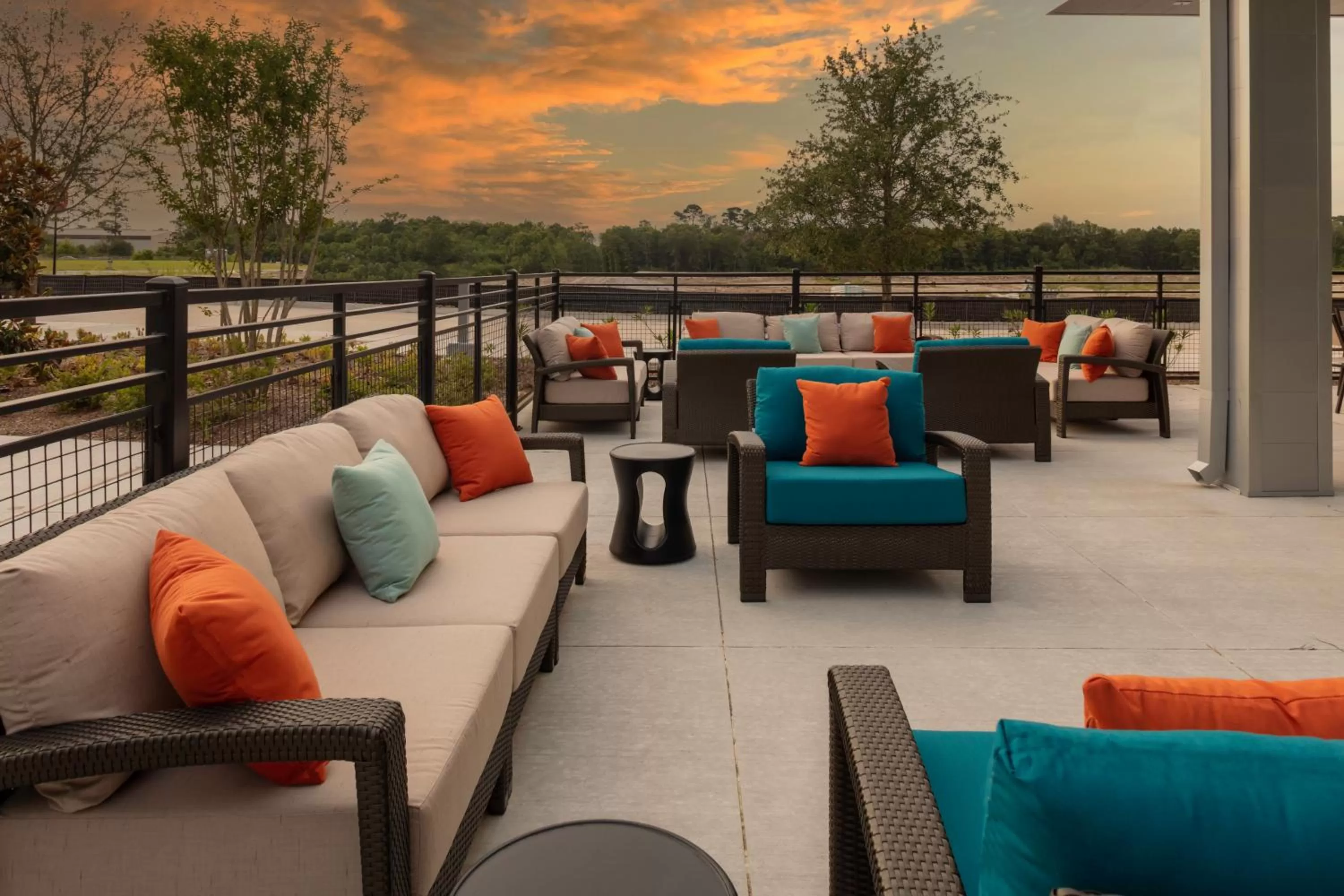 Patio in Hyatt House The Woodlands-Shenandoah